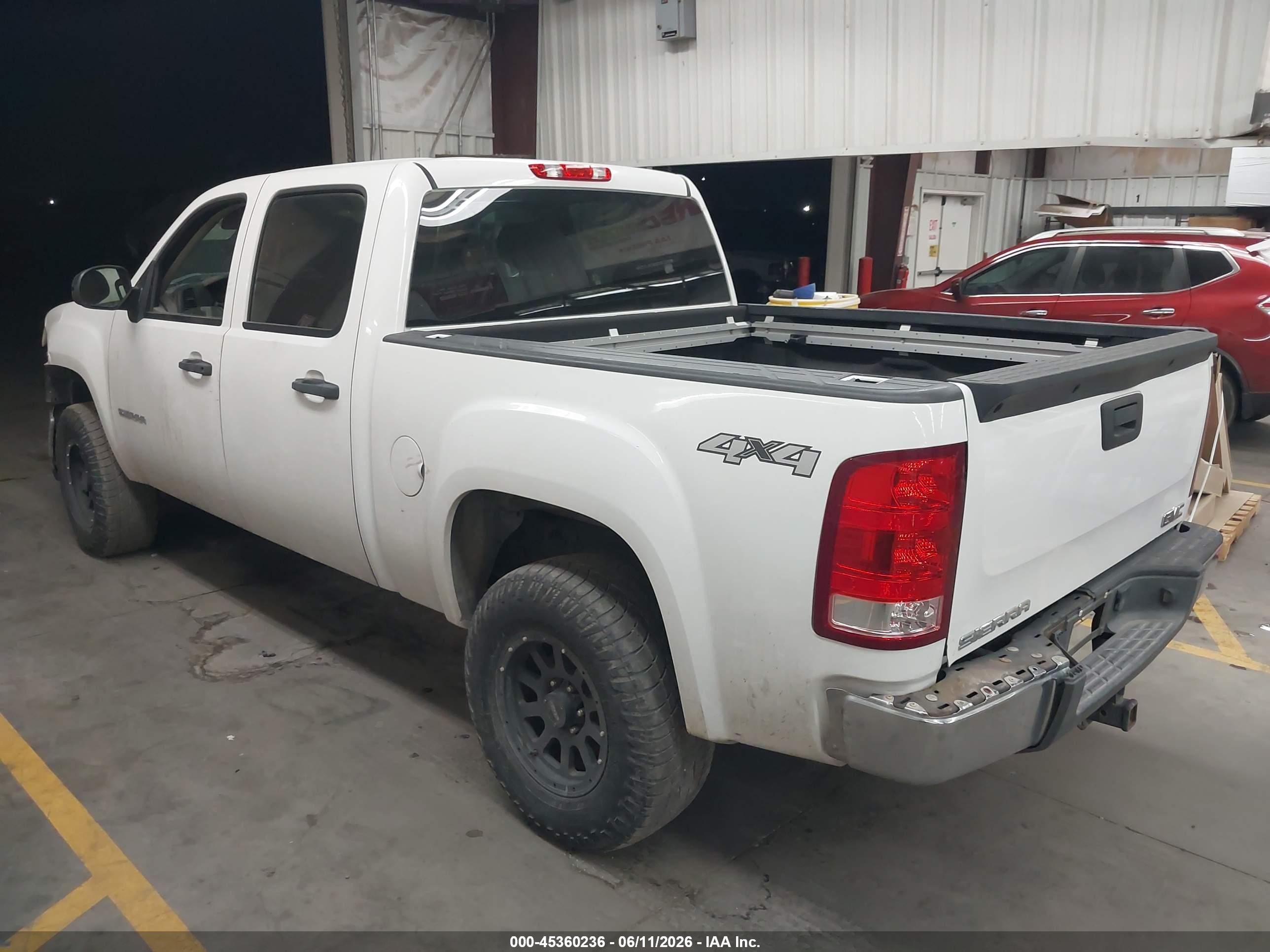 GMC SIERRA image 3