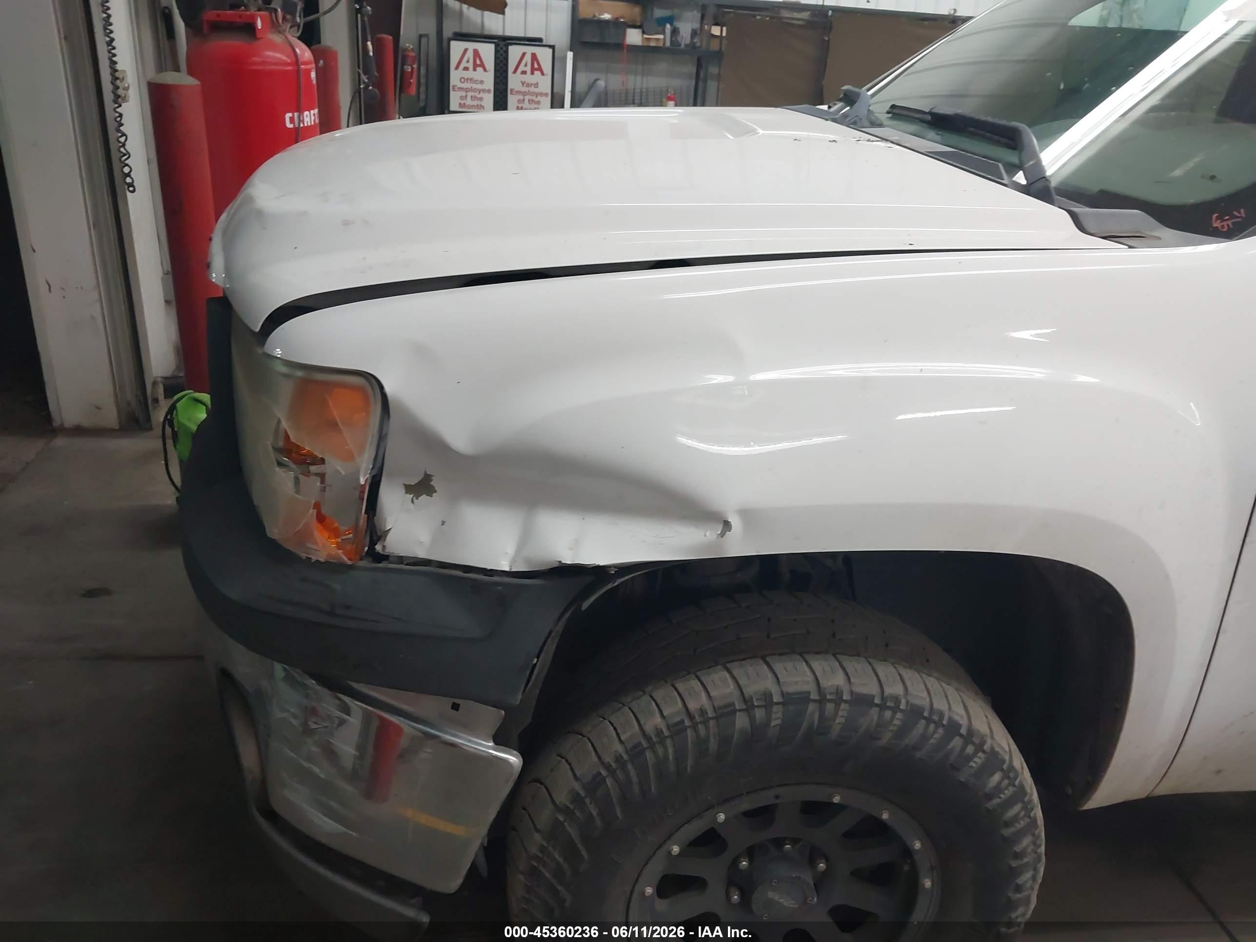 GMC SIERRA image 6