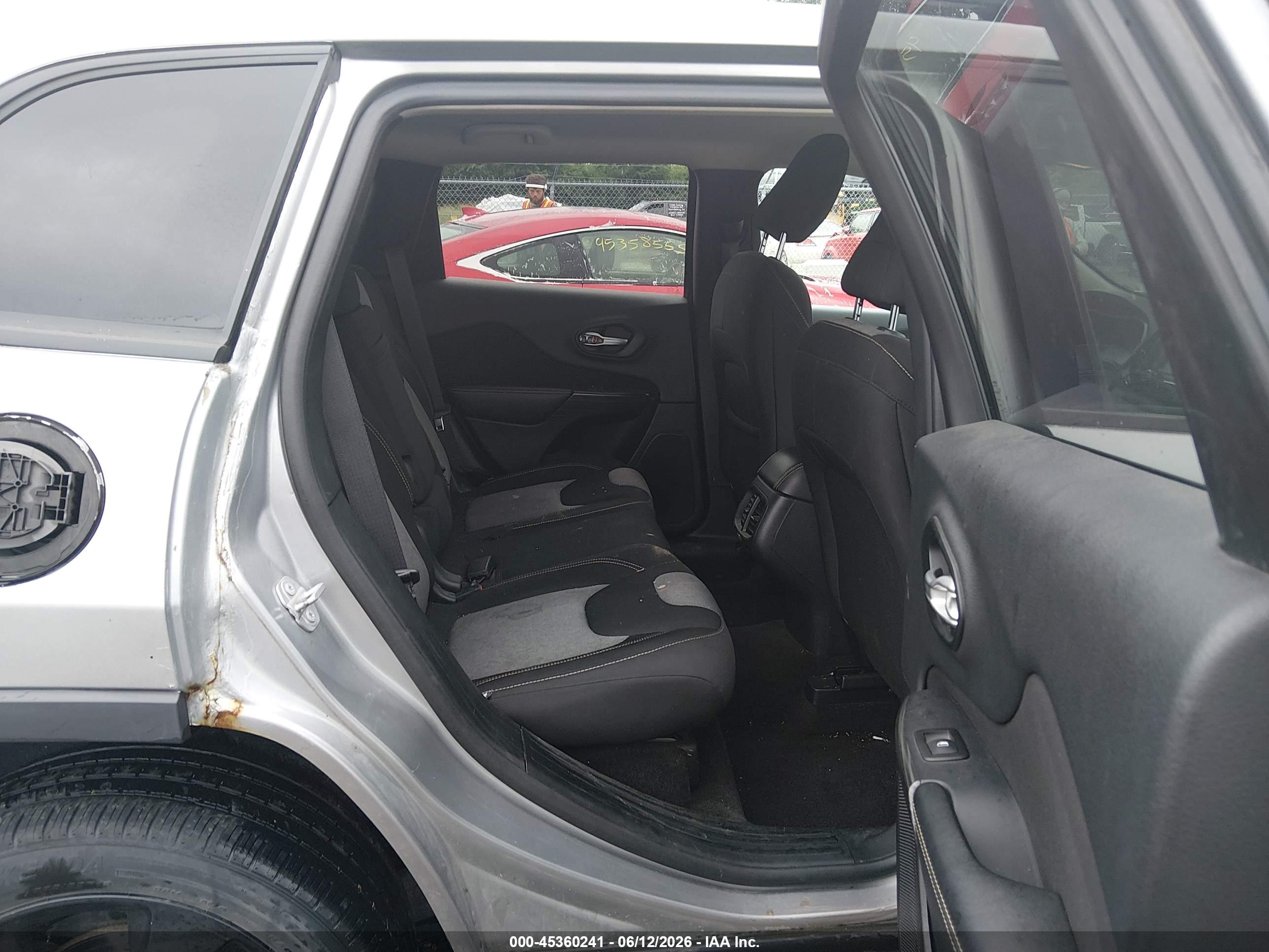 JEEP CHEROKEE image 8
