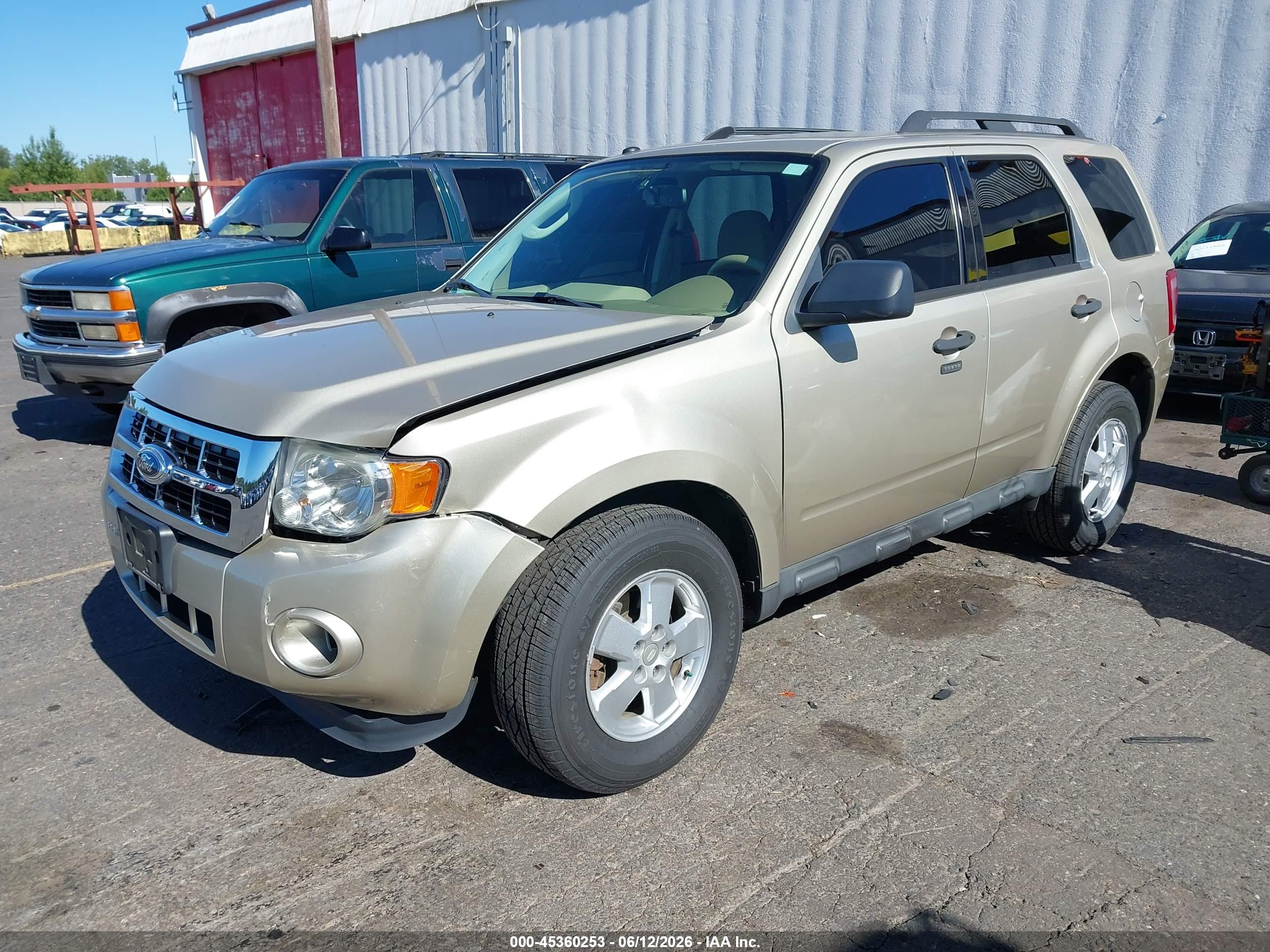 FORD ESCAPE image 2
