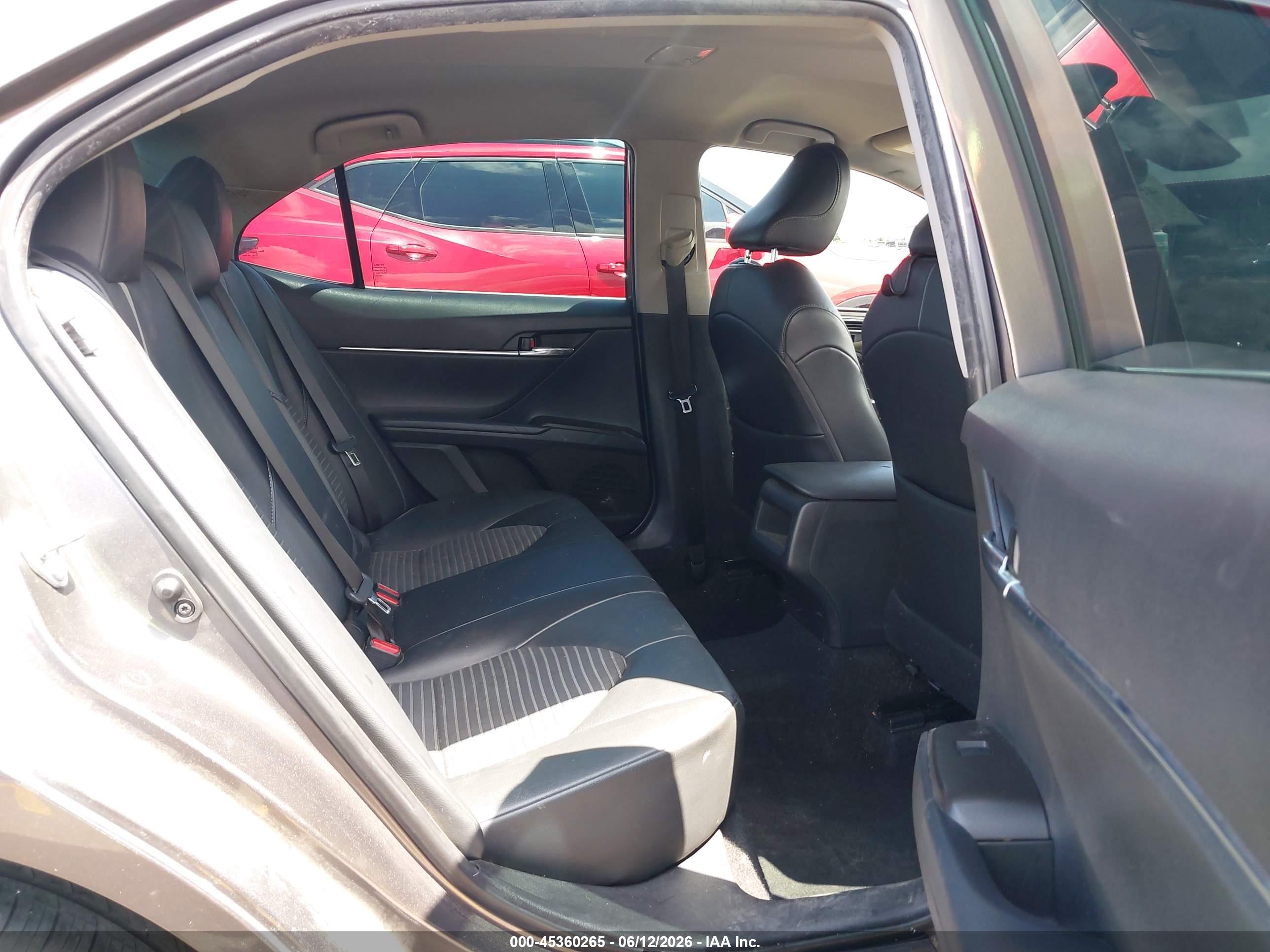 TOYOTA CAMRY image 8