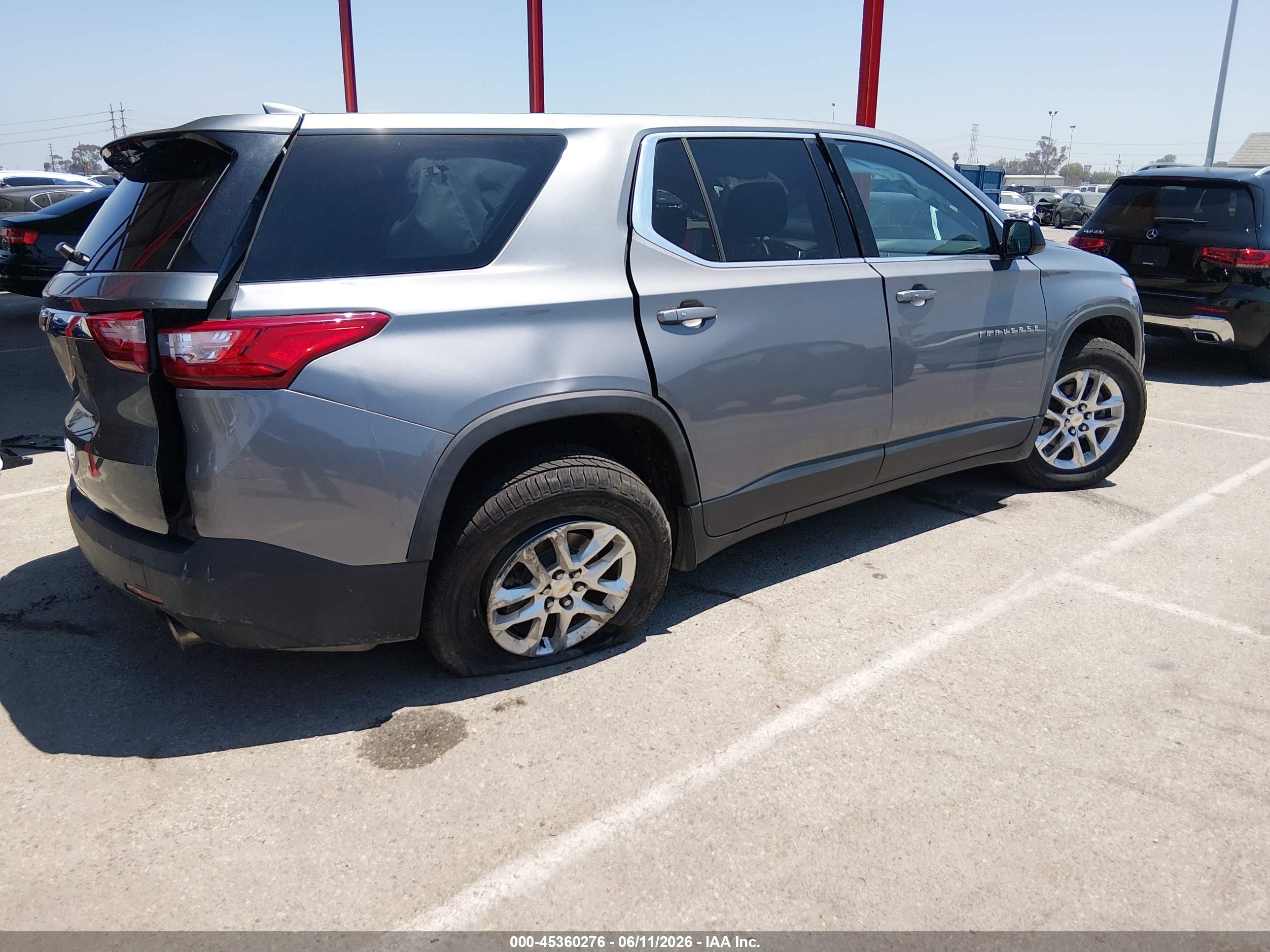 CHEVROLET TRAVERSE image 4