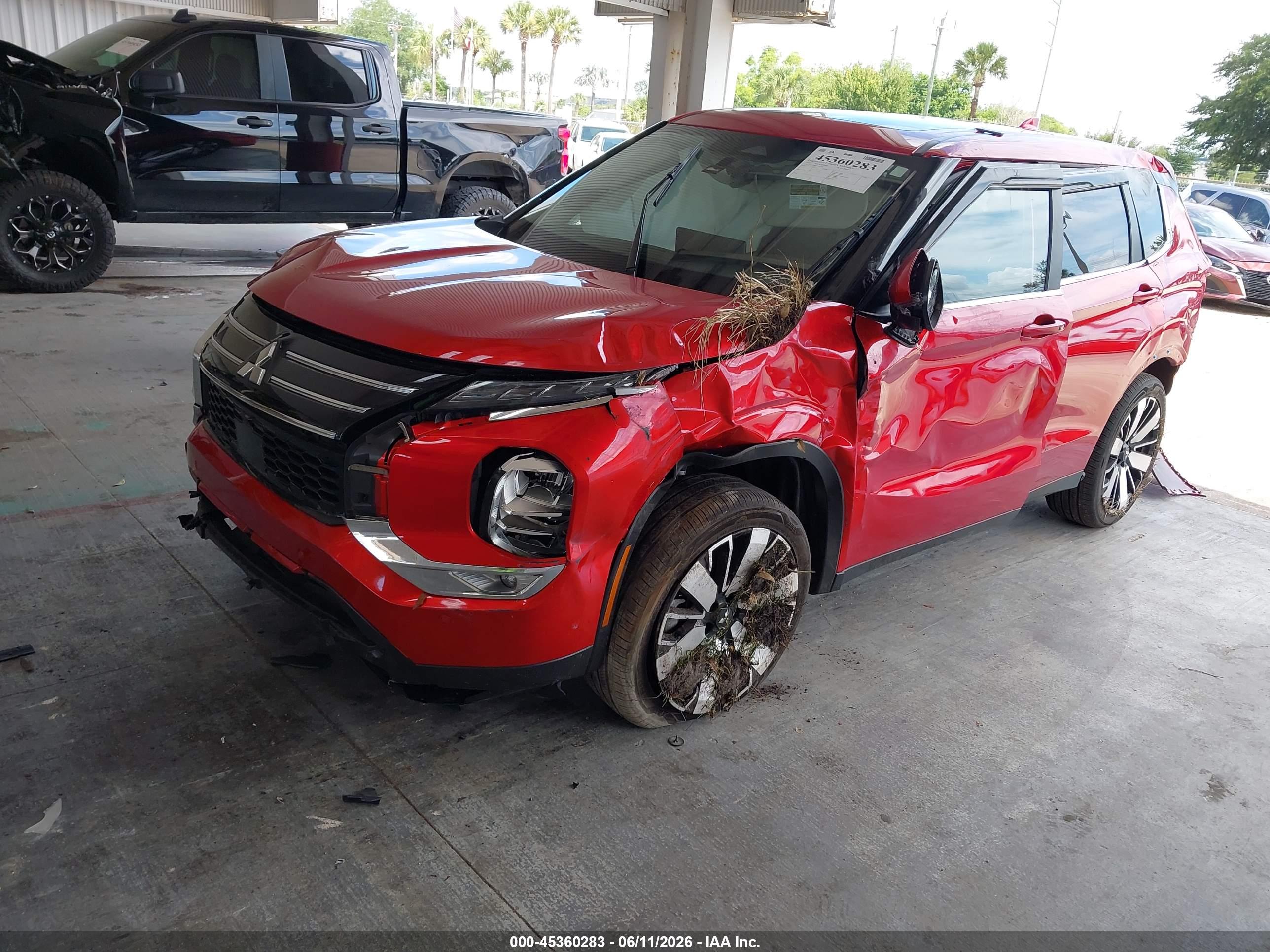MITSUBISHI OUTLANDER image 2