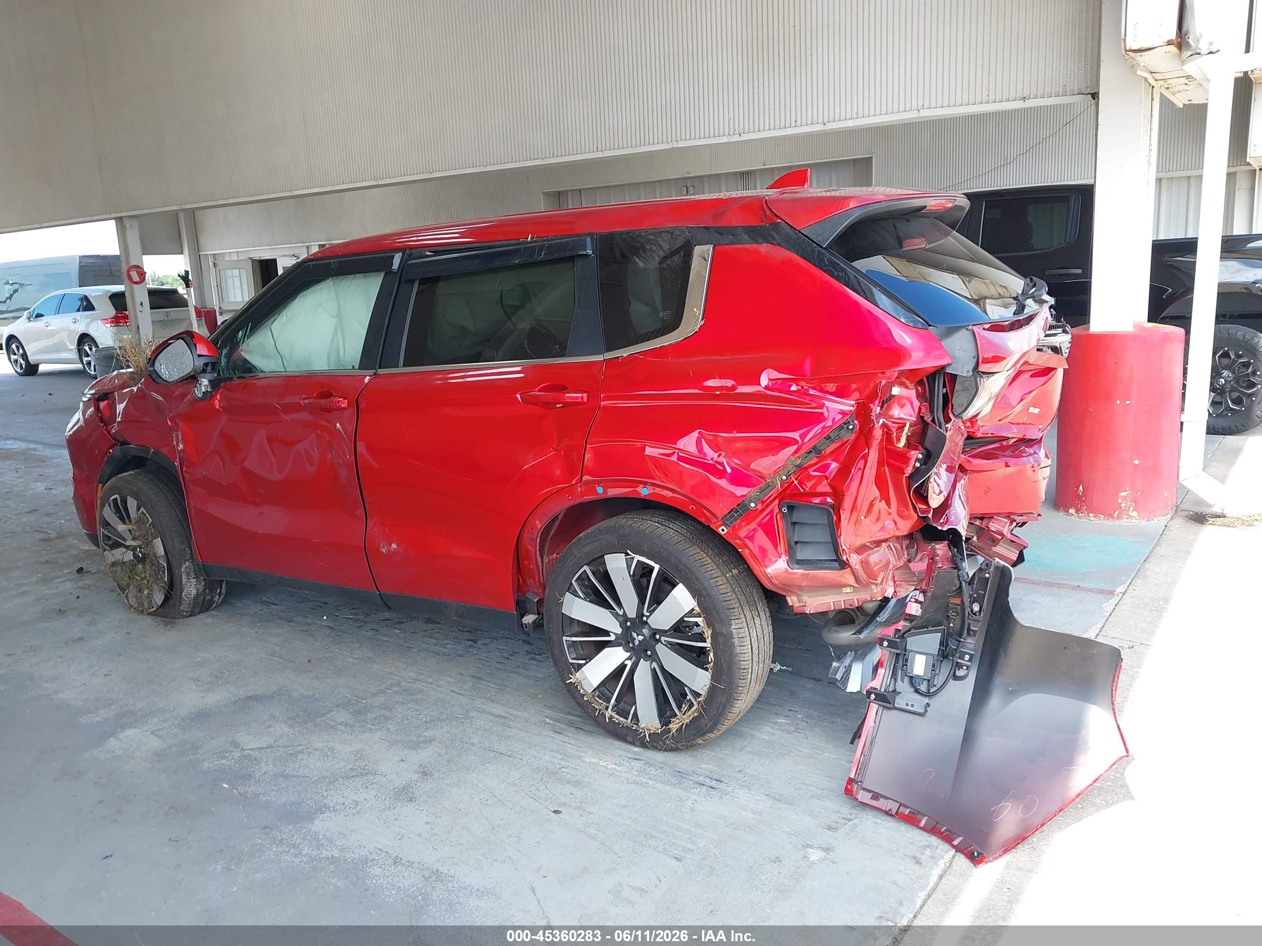 MITSUBISHI OUTLANDER image 3