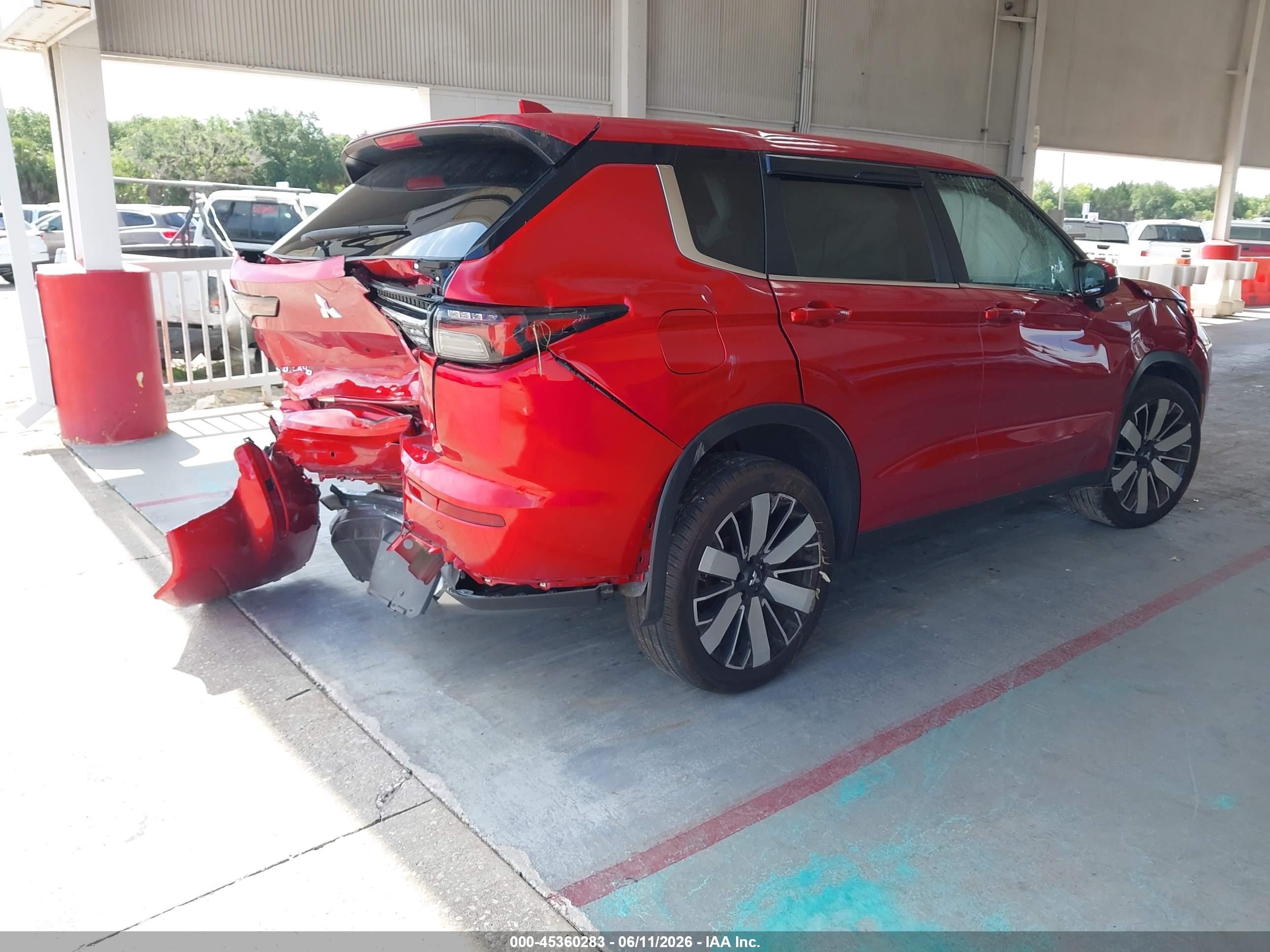 MITSUBISHI OUTLANDER image 4