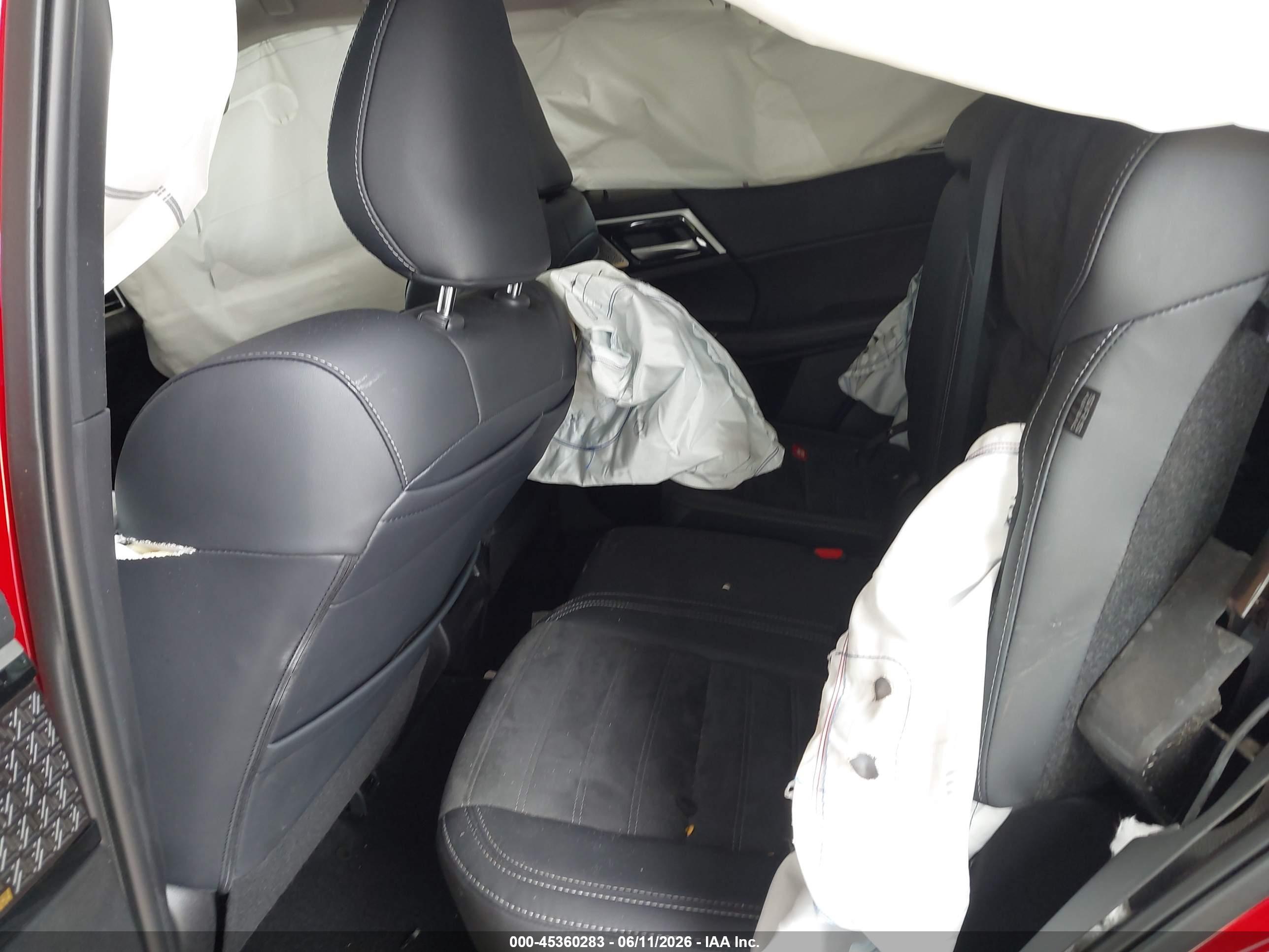MITSUBISHI OUTLANDER image 8