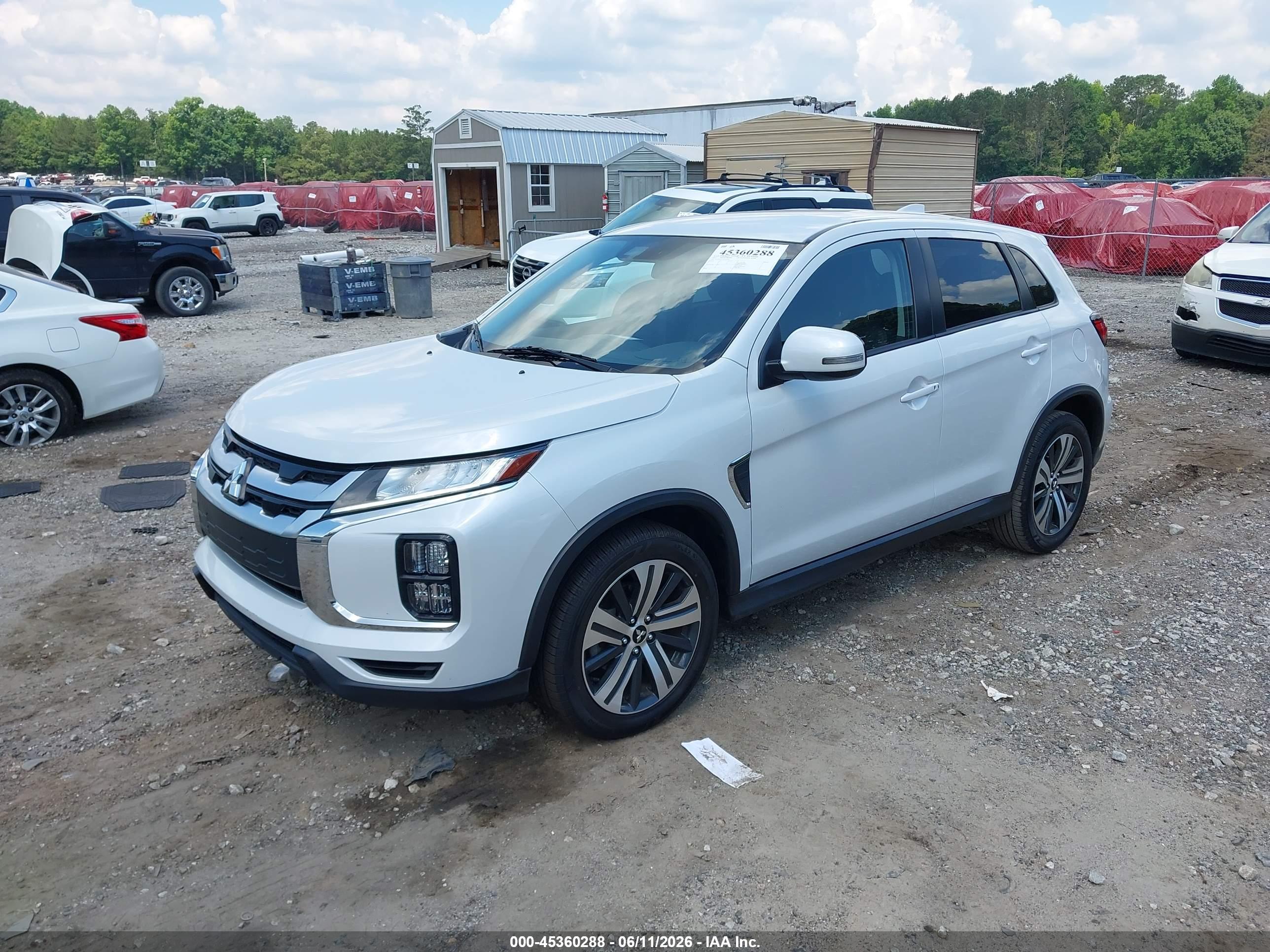 MITSUBISHI OUTLANDER image 2