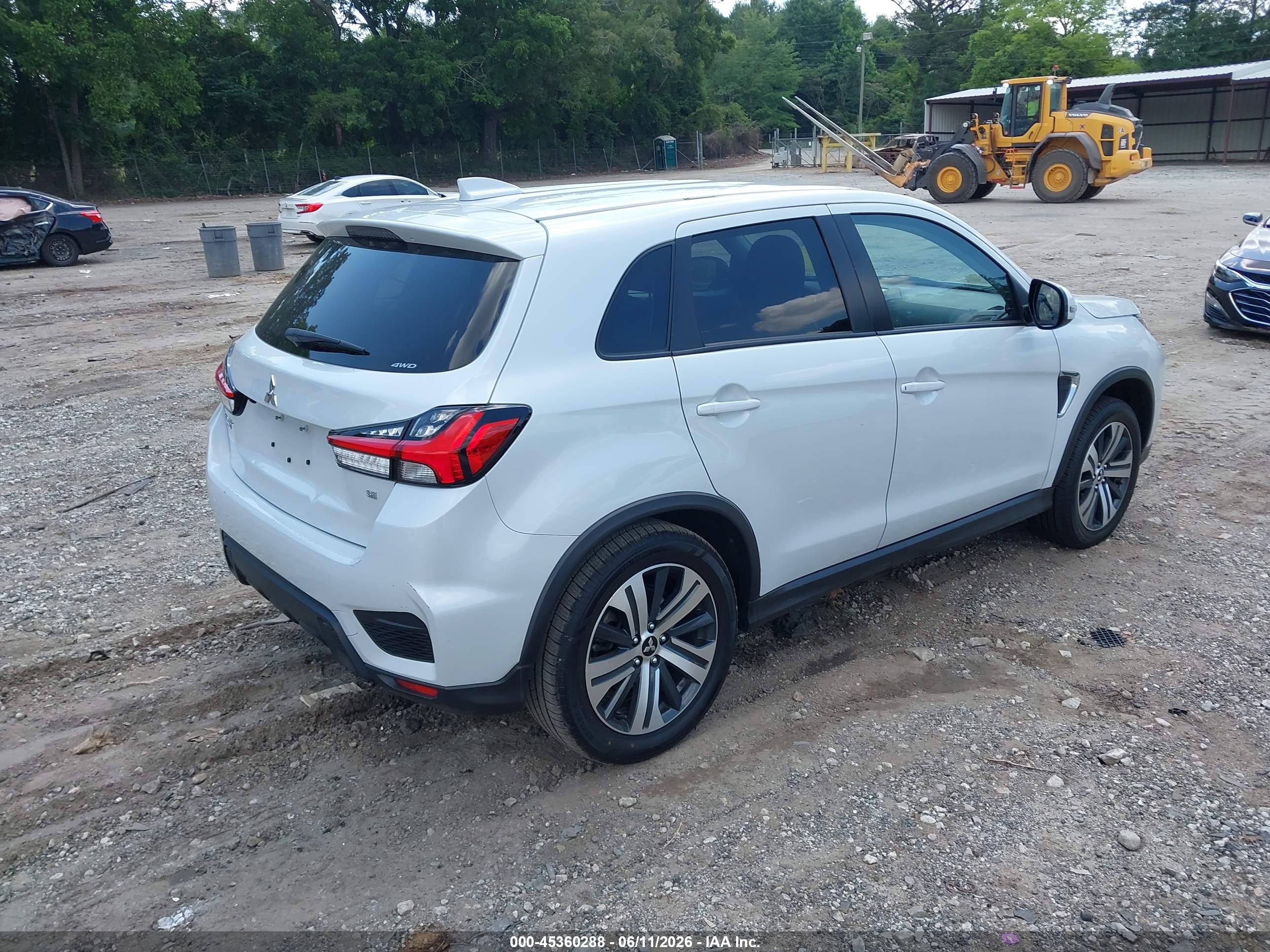 MITSUBISHI OUTLANDER image 4