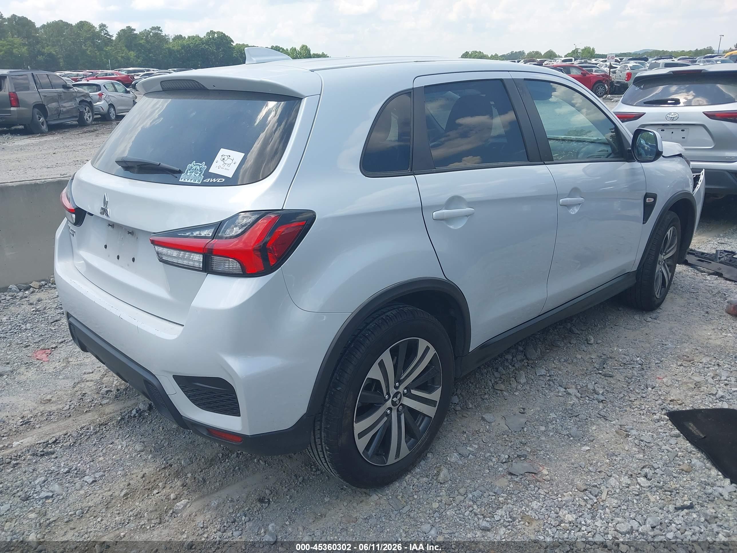 MITSUBISHI OUTLANDER image 4