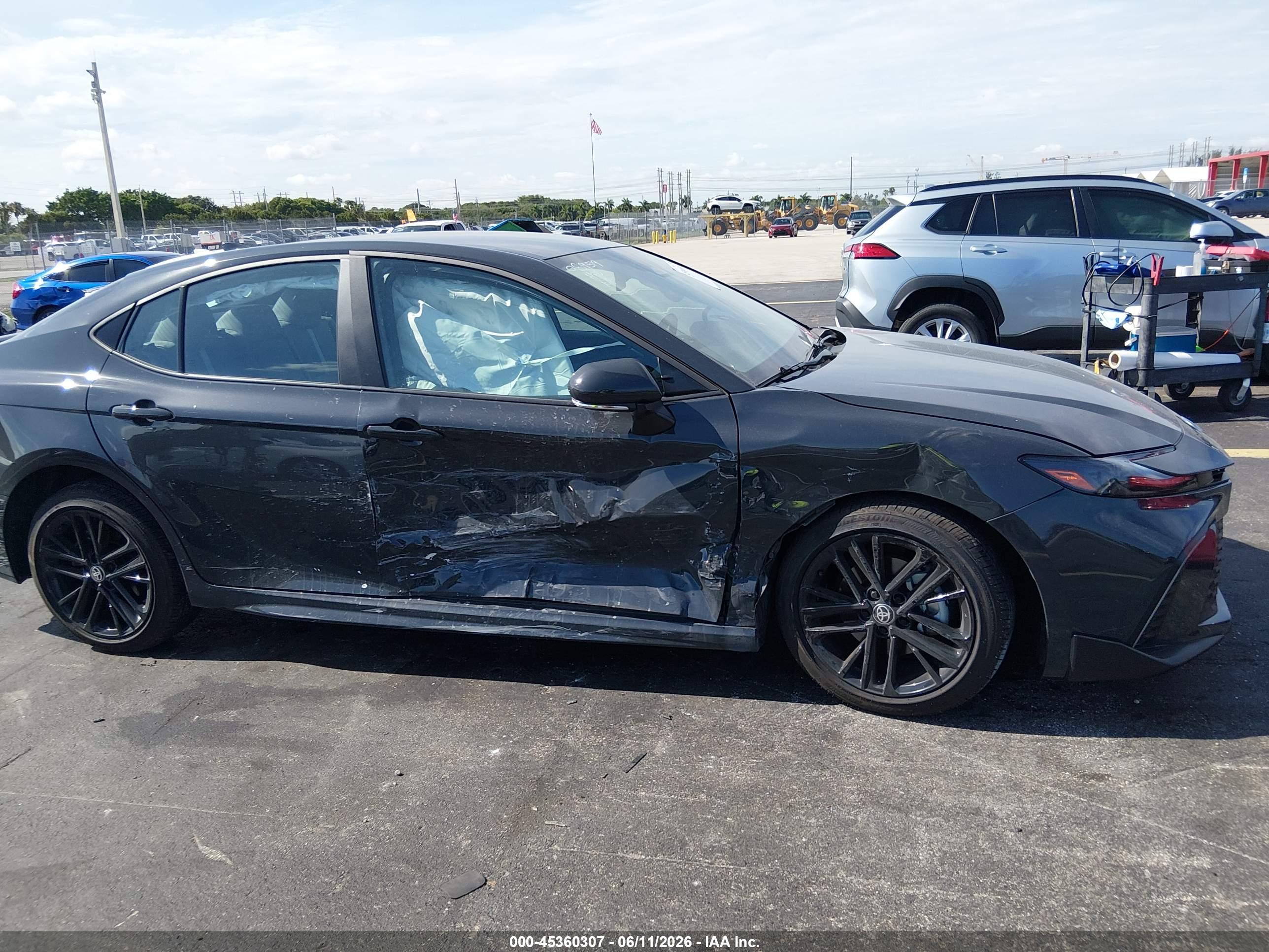 TOYOTA CAMRY image 6