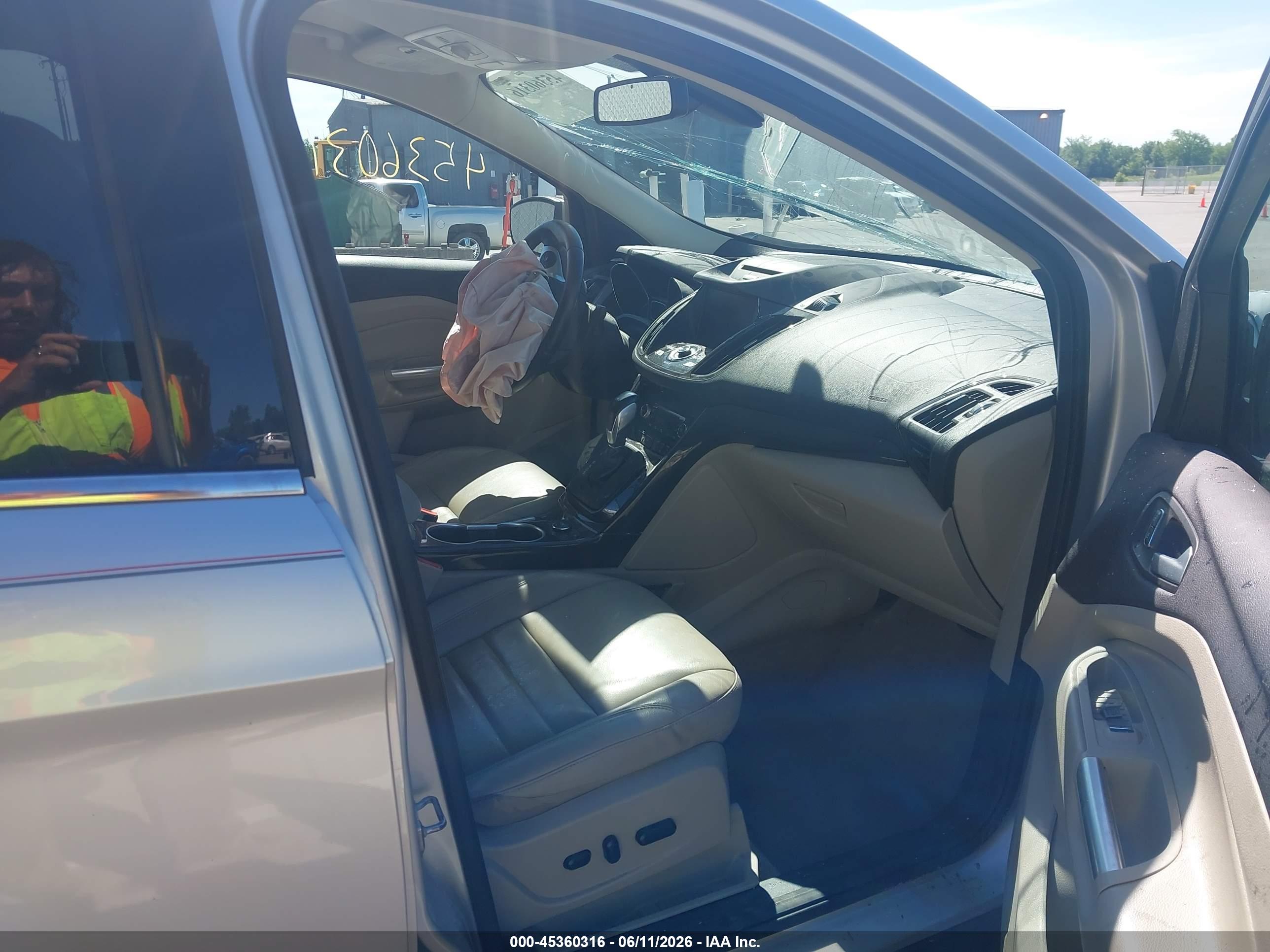 FORD ESCAPE image 5