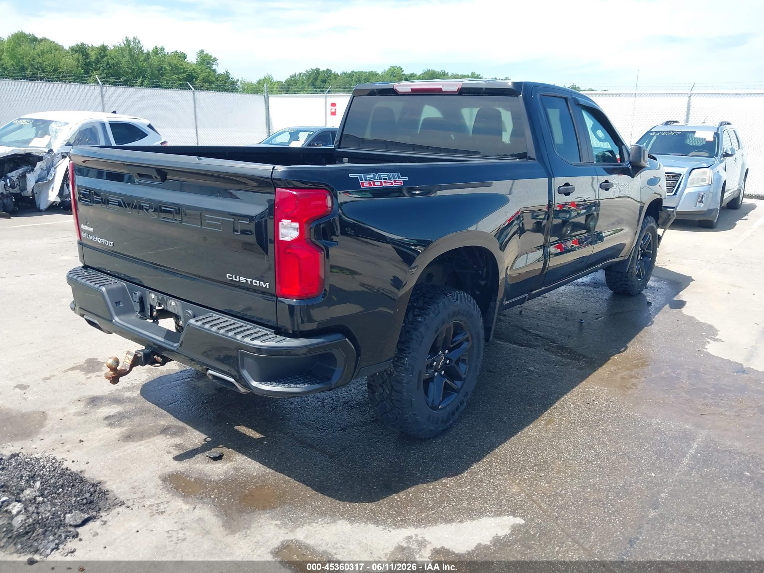 CHEVROLET SILVERADO image 4
