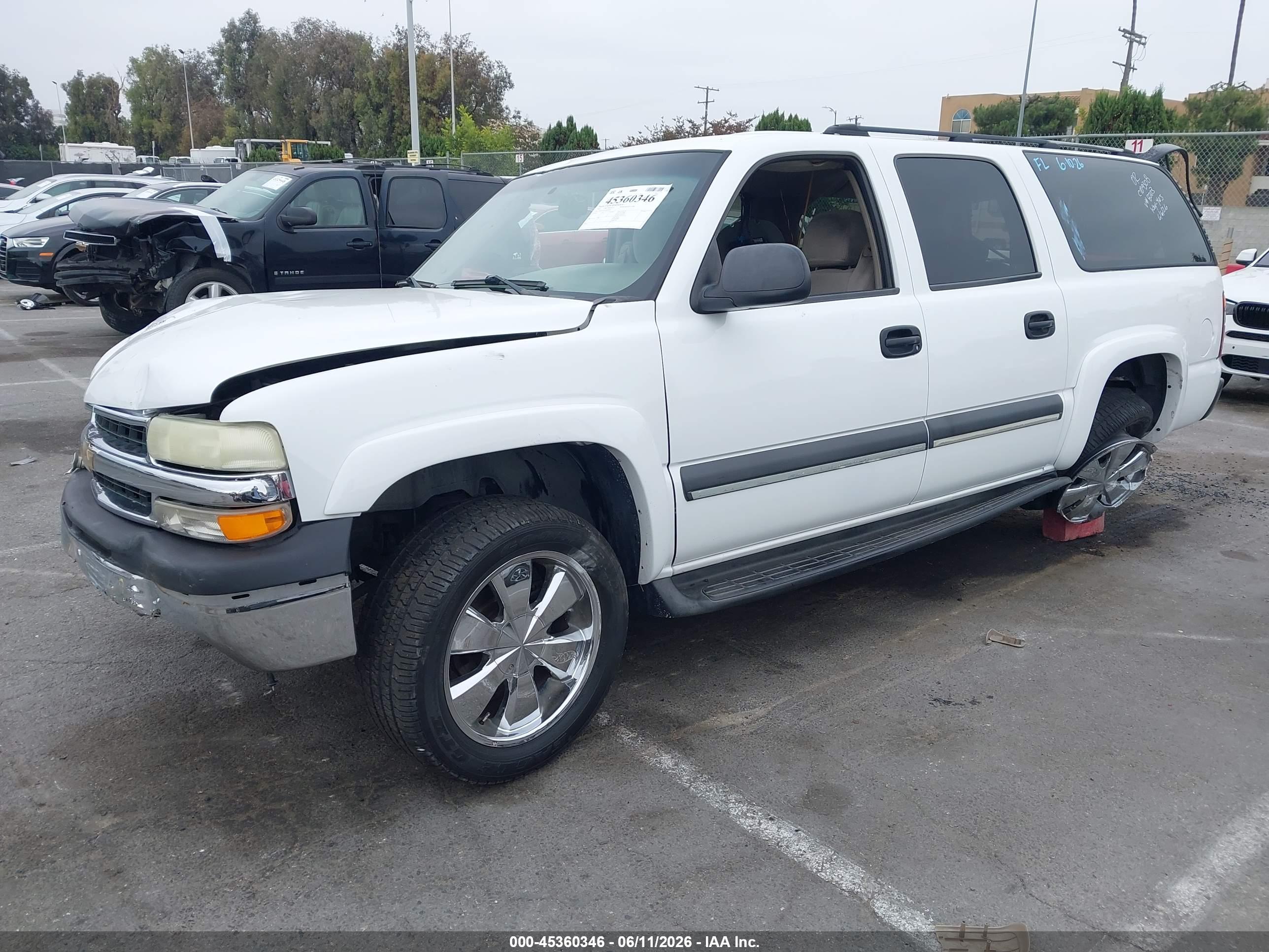 CHEVROLET SUBURBAN image 2