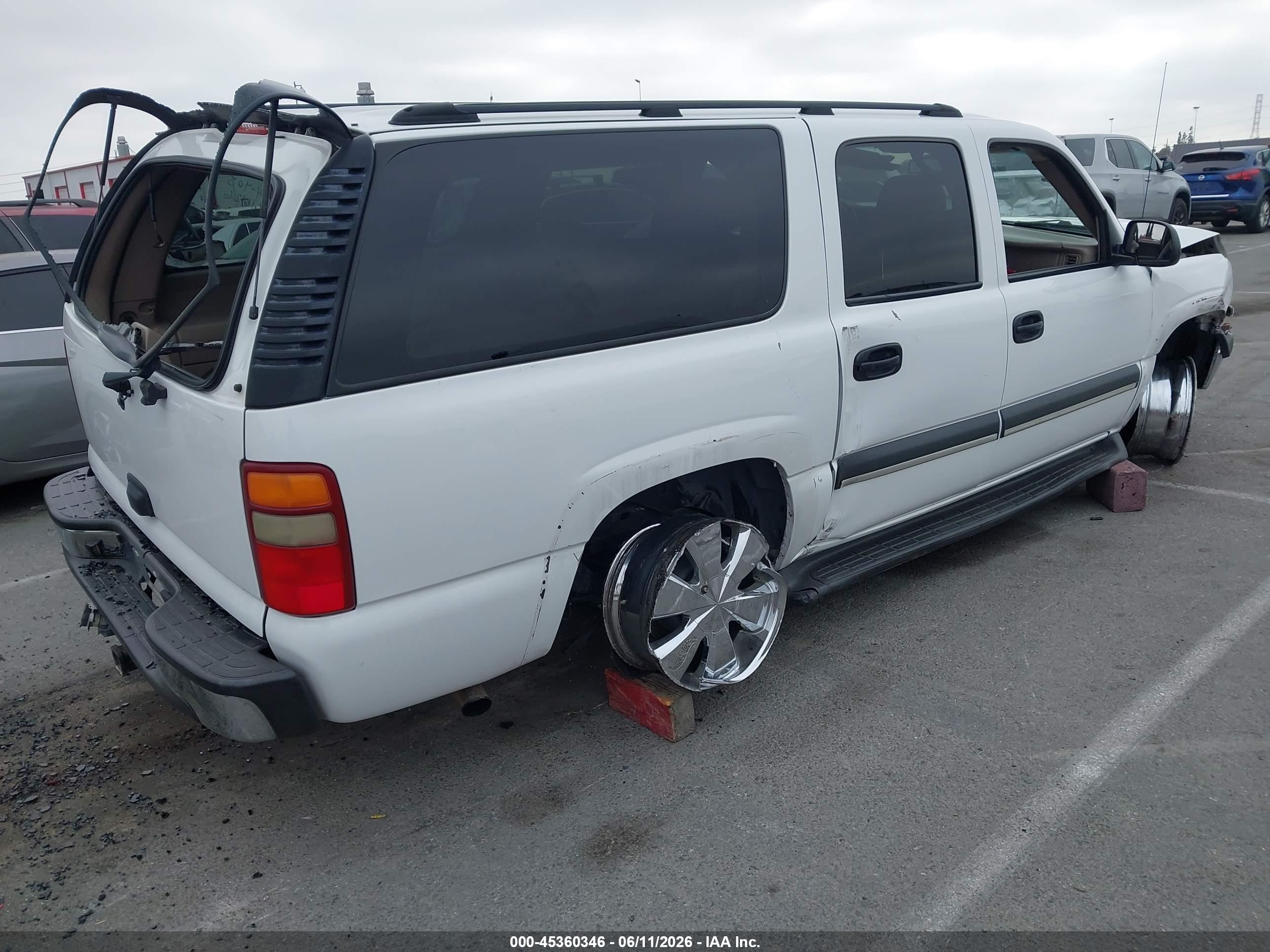 CHEVROLET SUBURBAN image 4