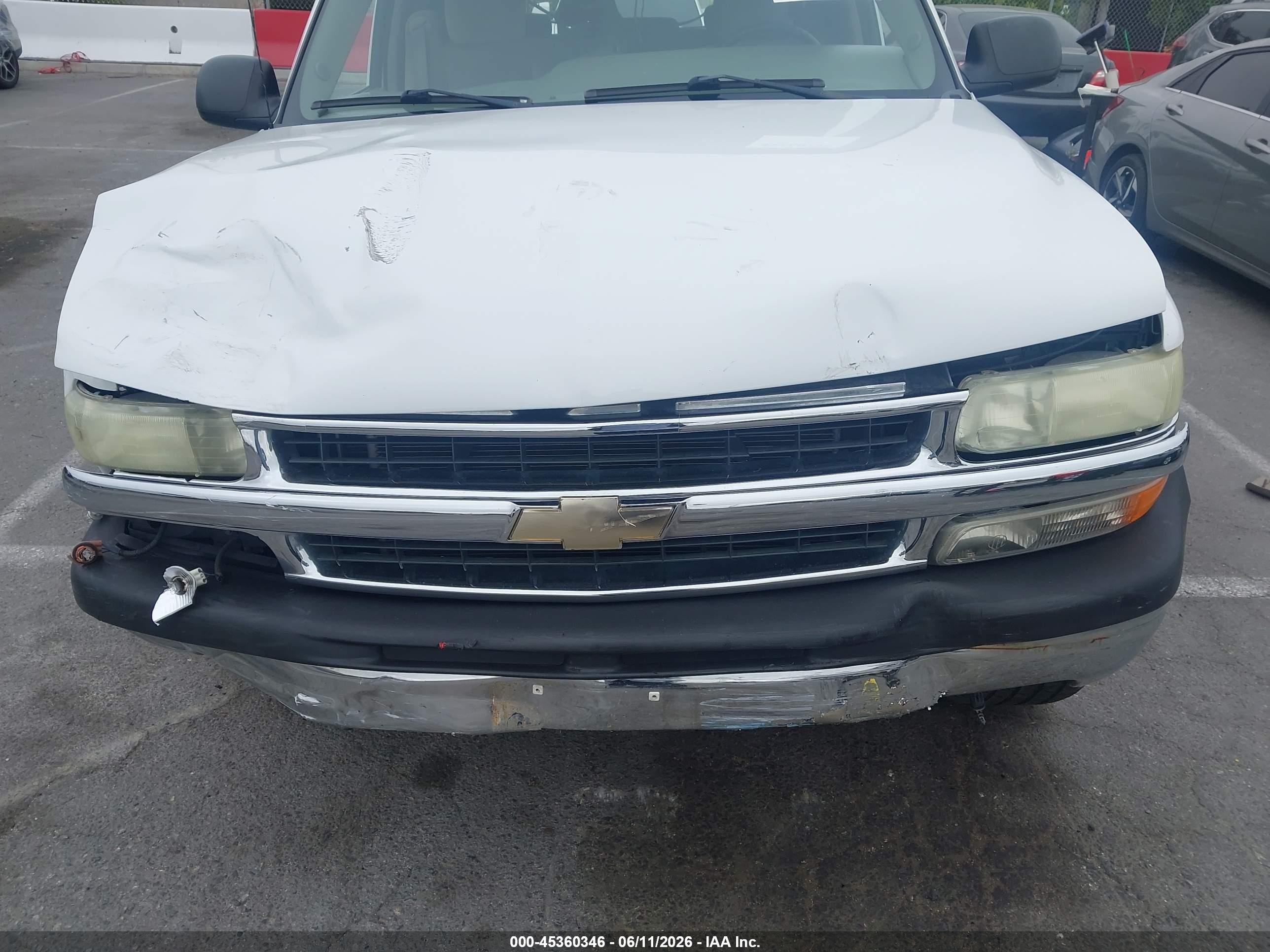 CHEVROLET SUBURBAN image 6