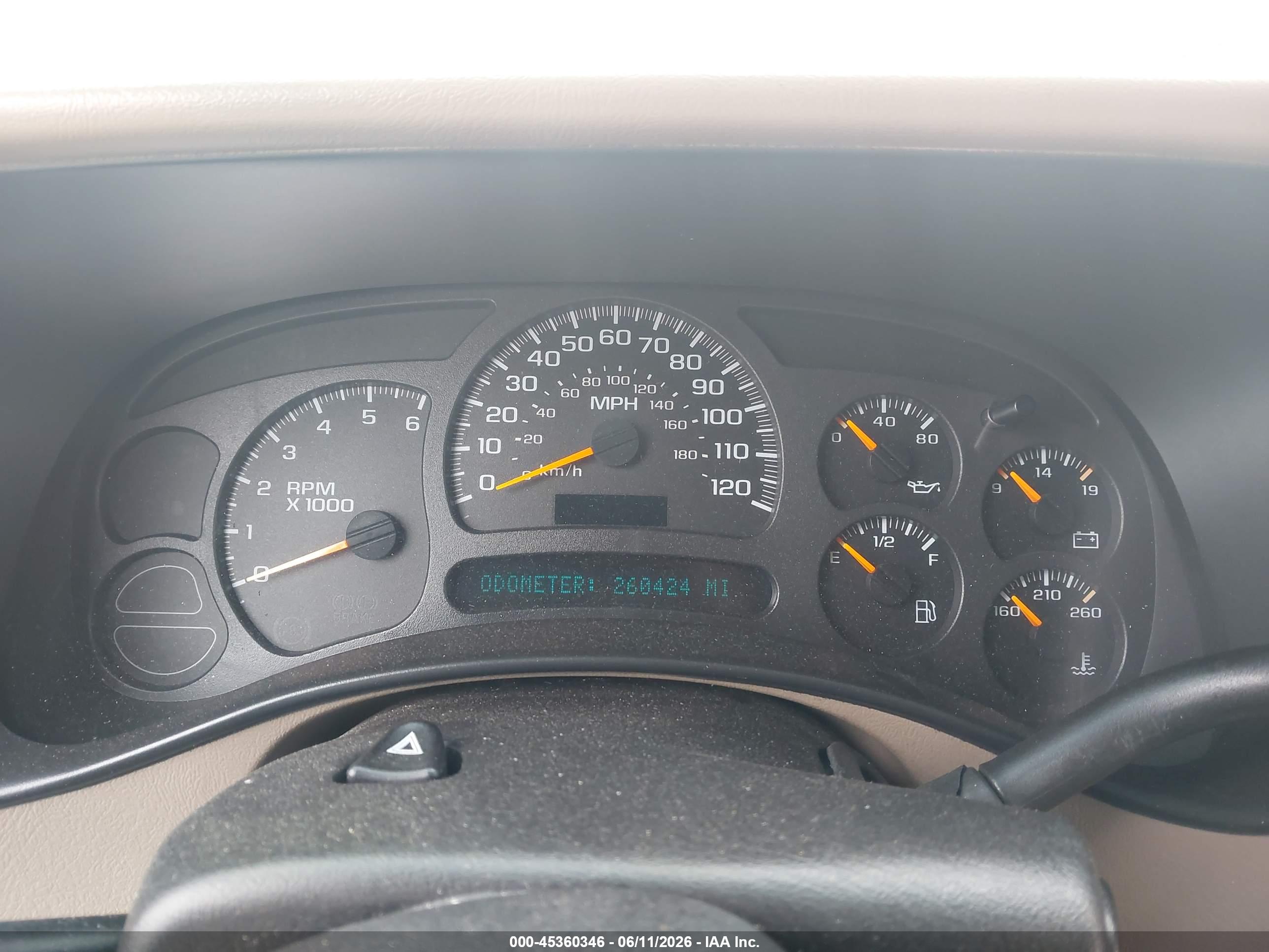 CHEVROLET SUBURBAN image 7