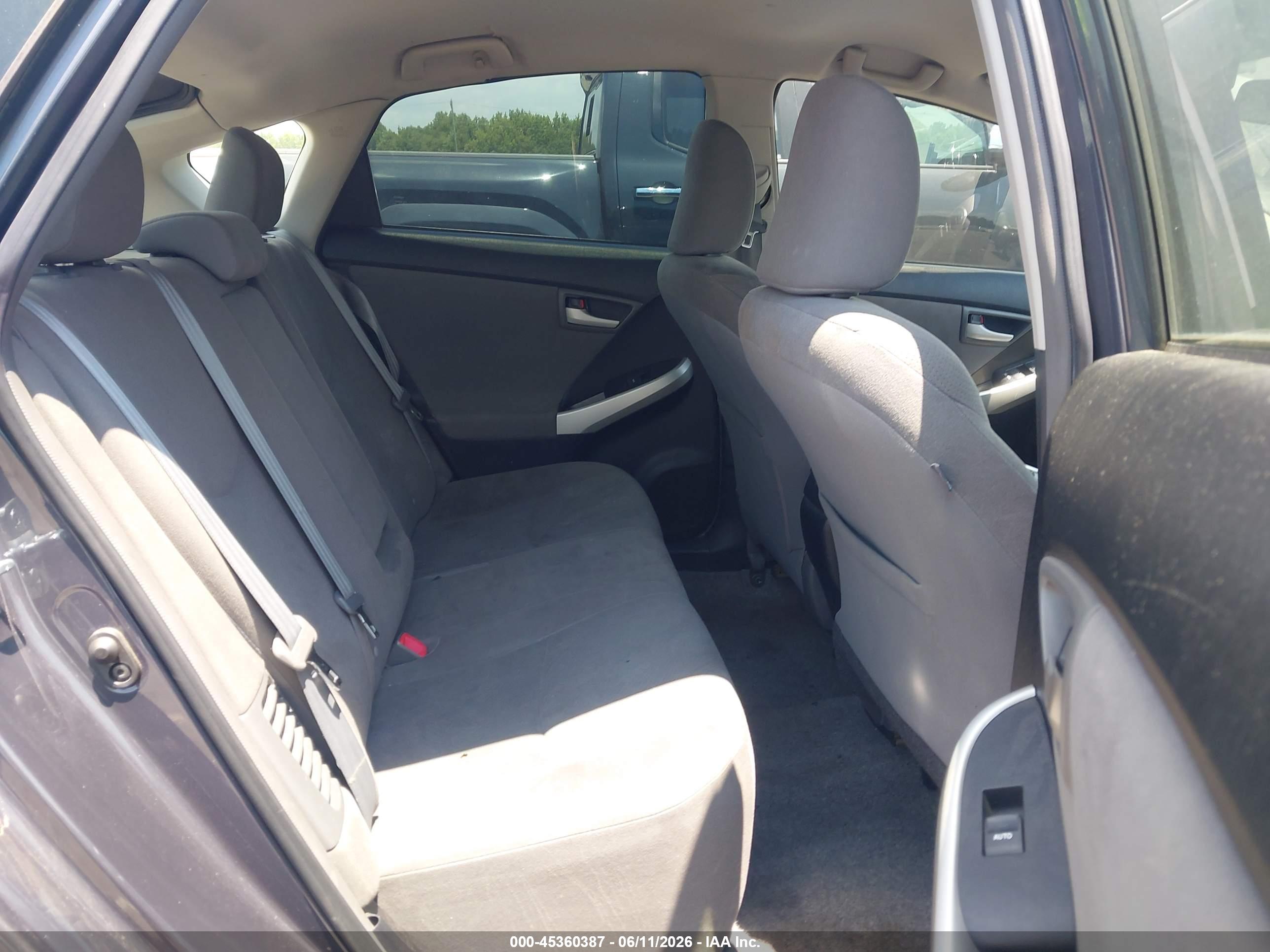 TOYOTA PRIUS image 8
