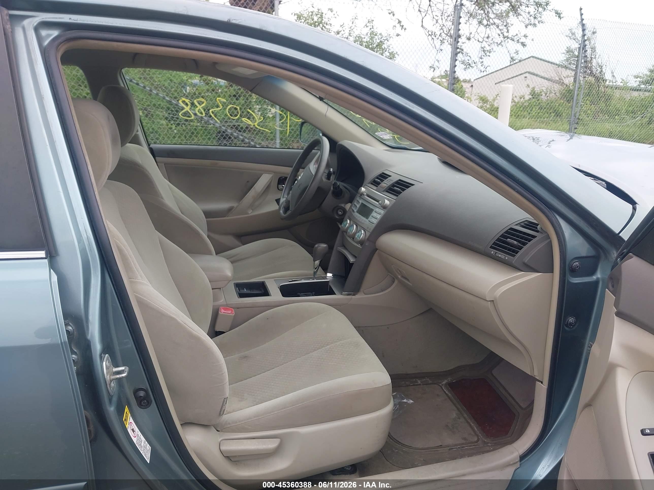 TOYOTA CAMRY image 5