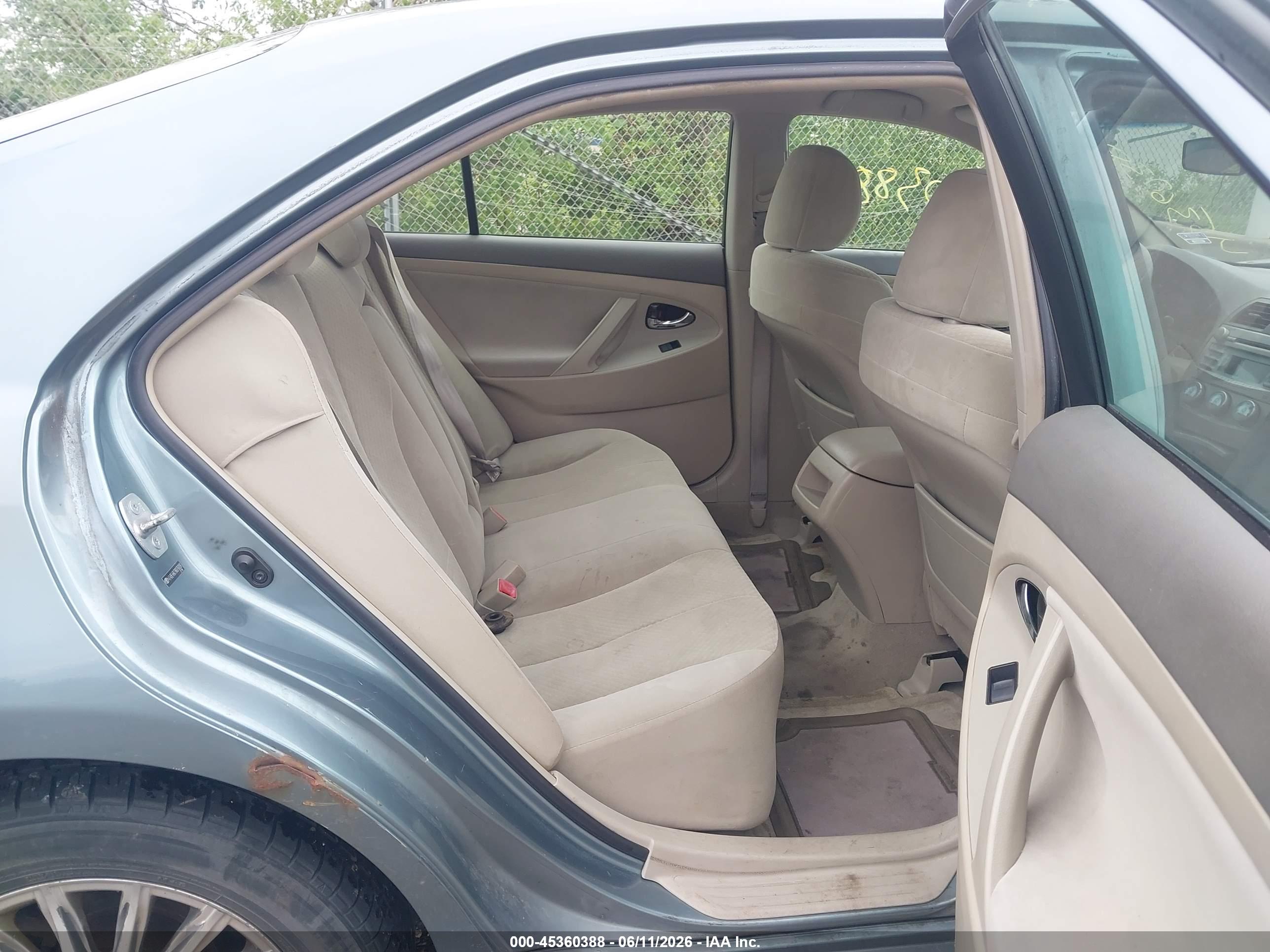 TOYOTA CAMRY image 8