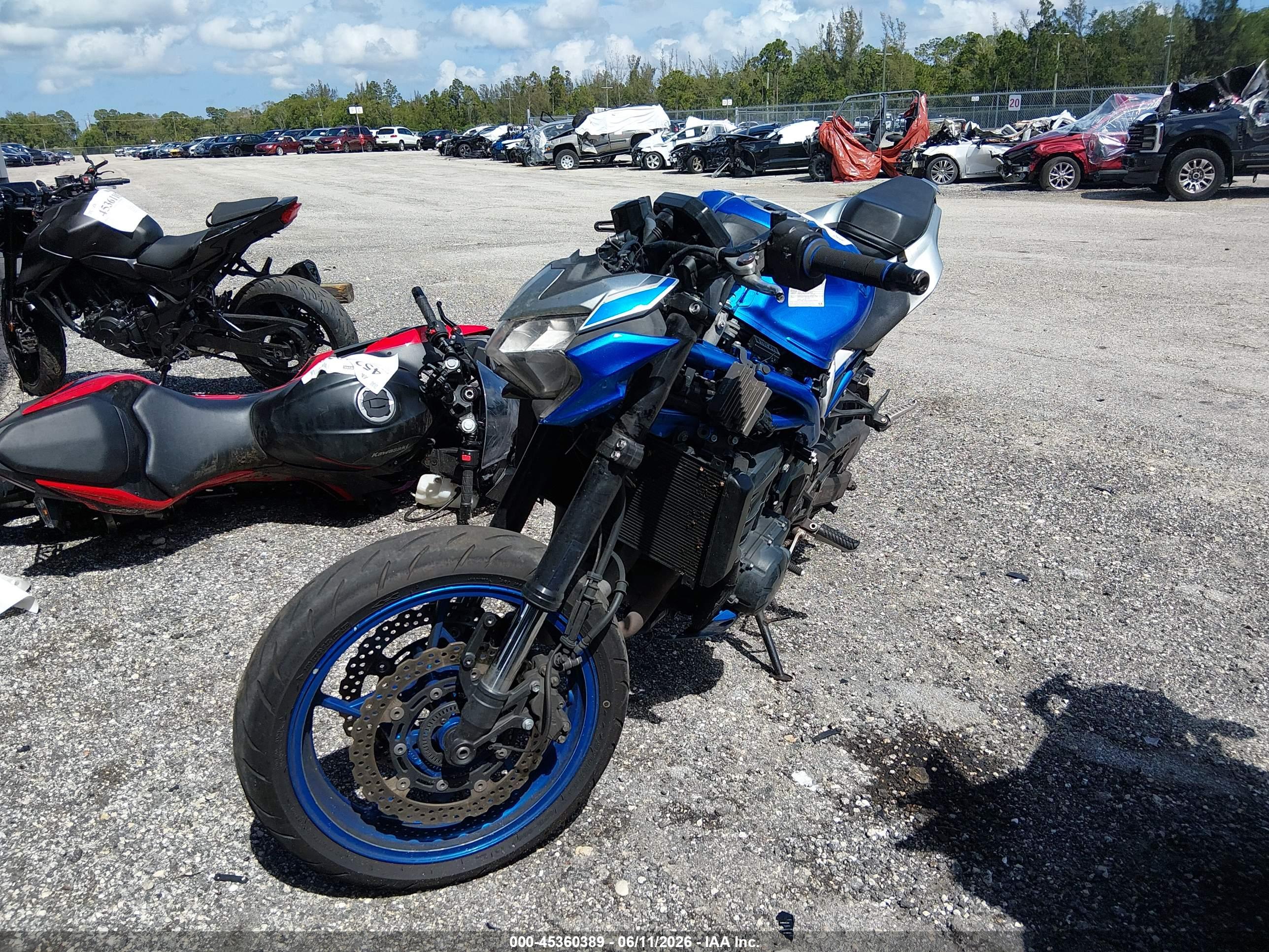 KAWASAKI ZR900 image 2