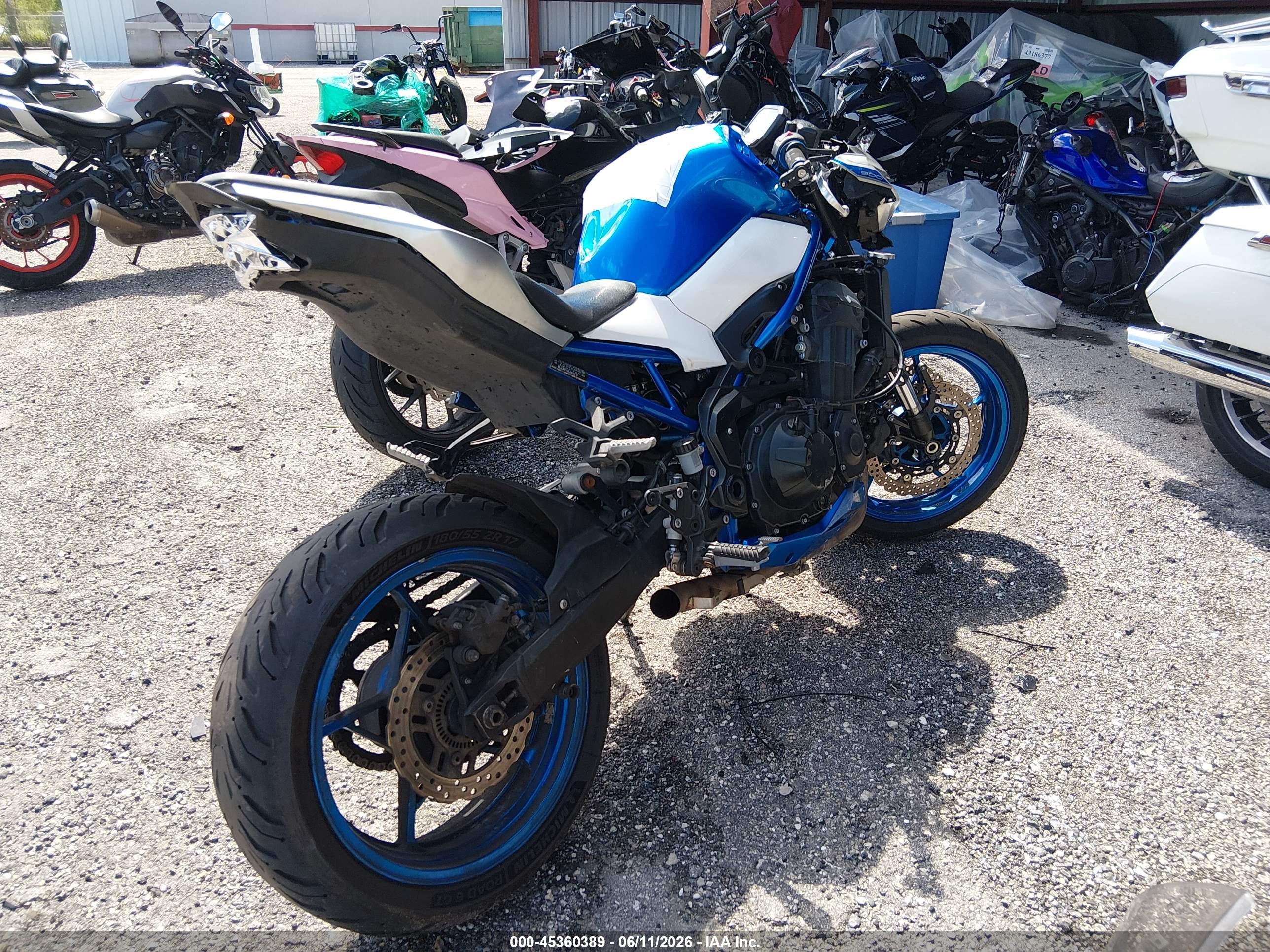 KAWASAKI ZR900 image 4