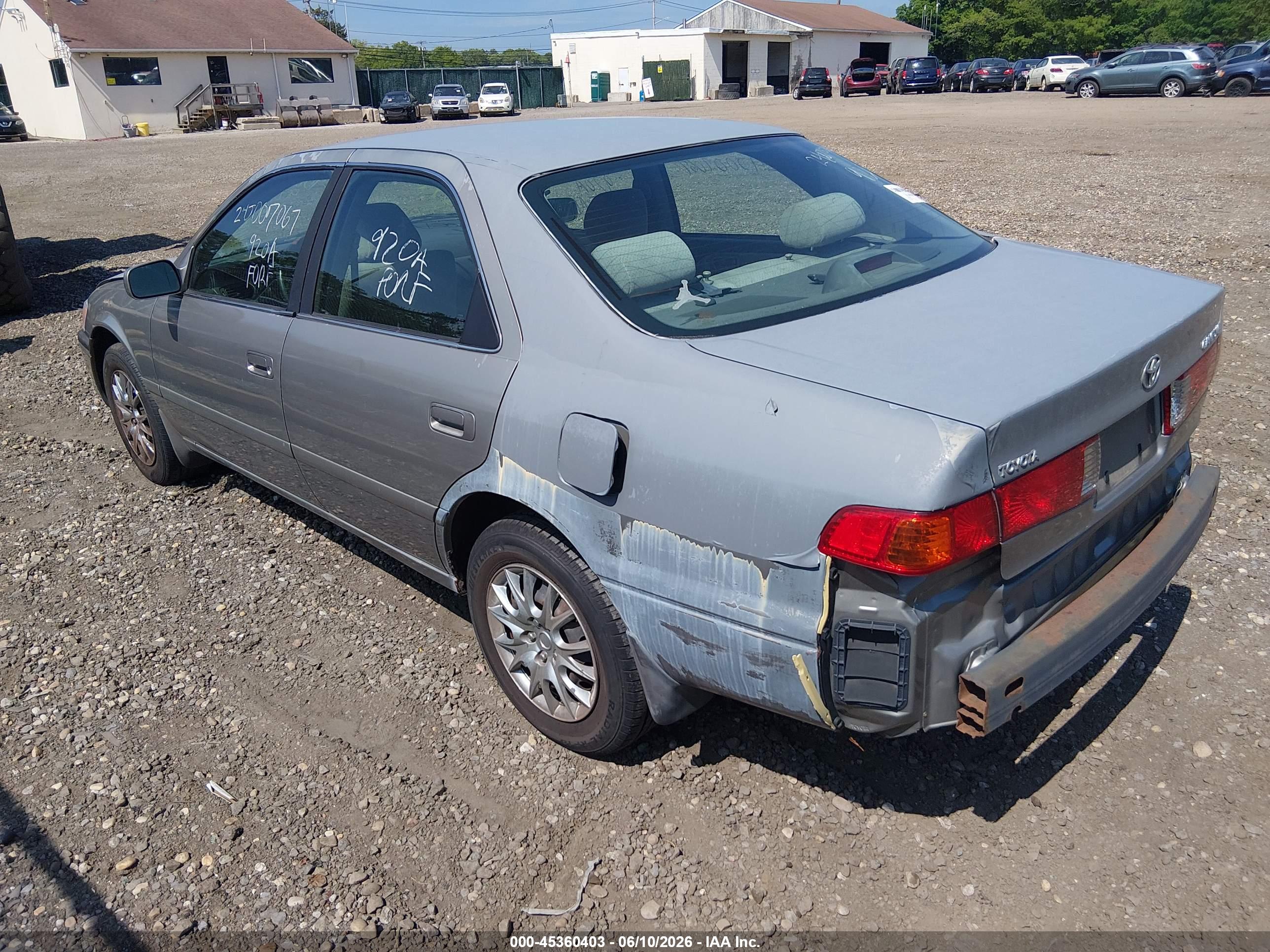 TOYOTA CAMRY image 3