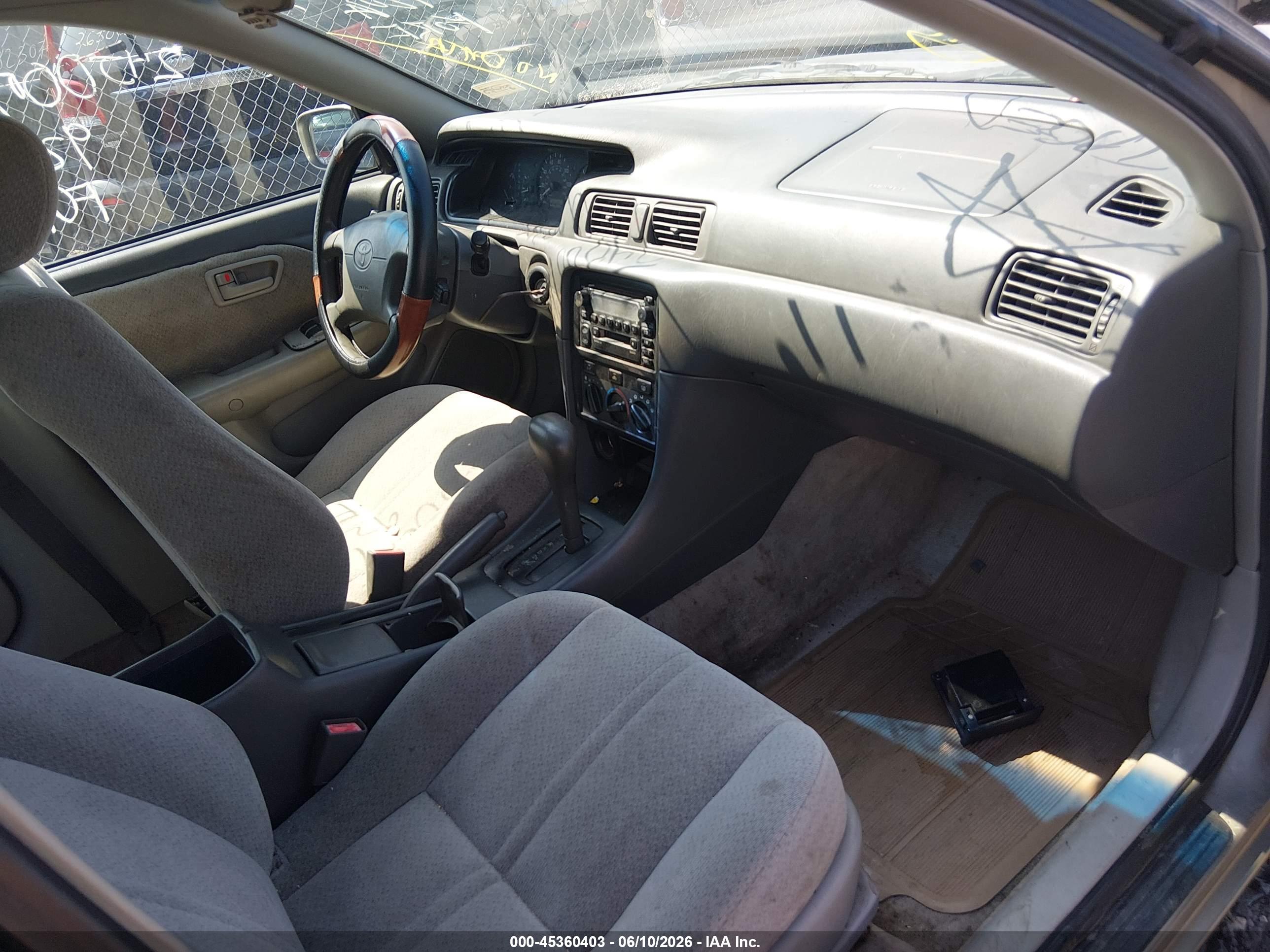 TOYOTA CAMRY image 5