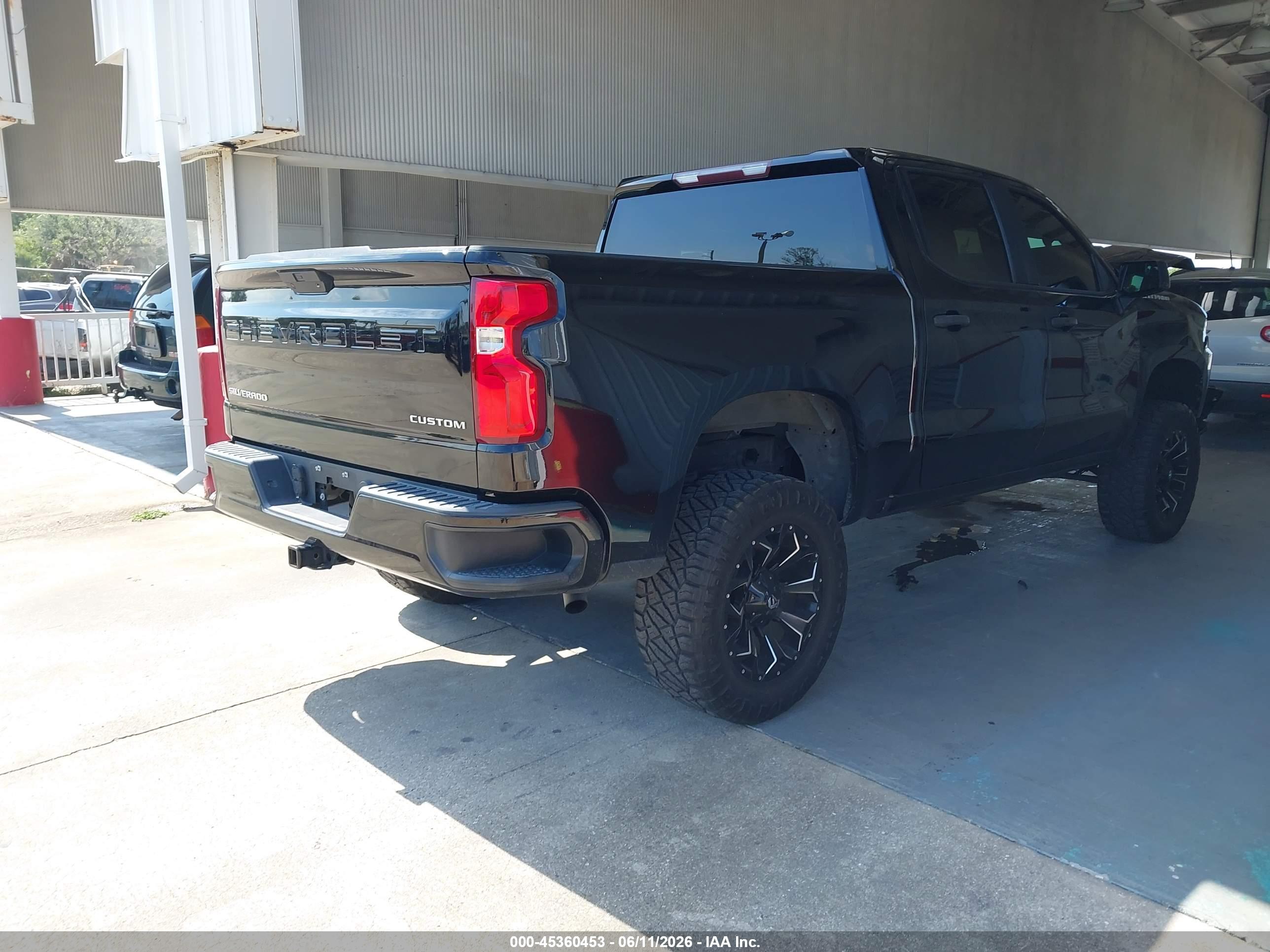 CHEVROLET SILVERADO image 4