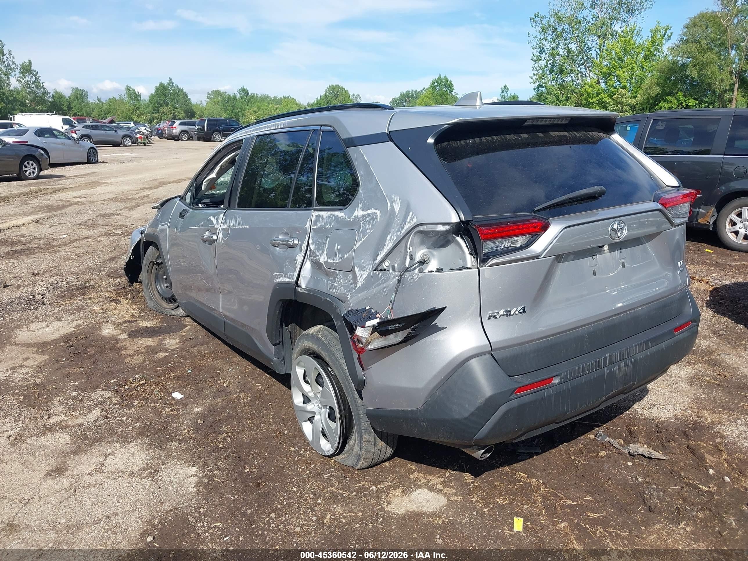 TOYOTA RAV4 image 3