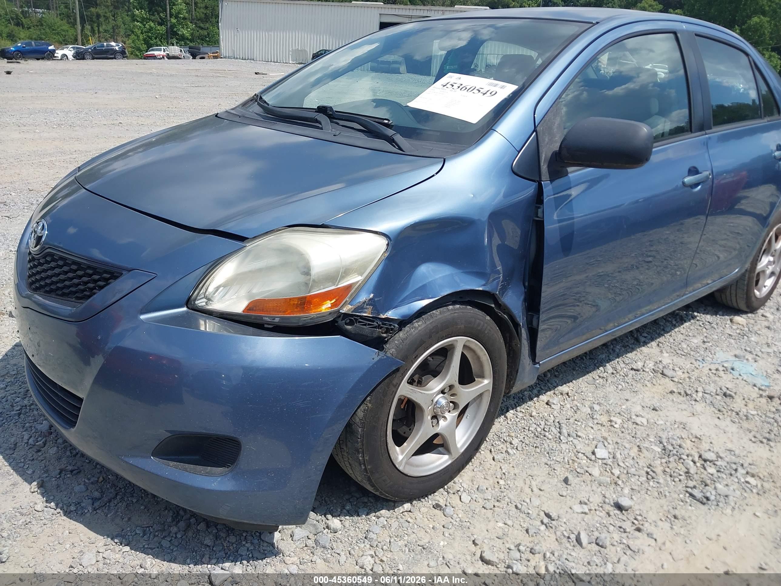 TOYOTA YARIS image 6