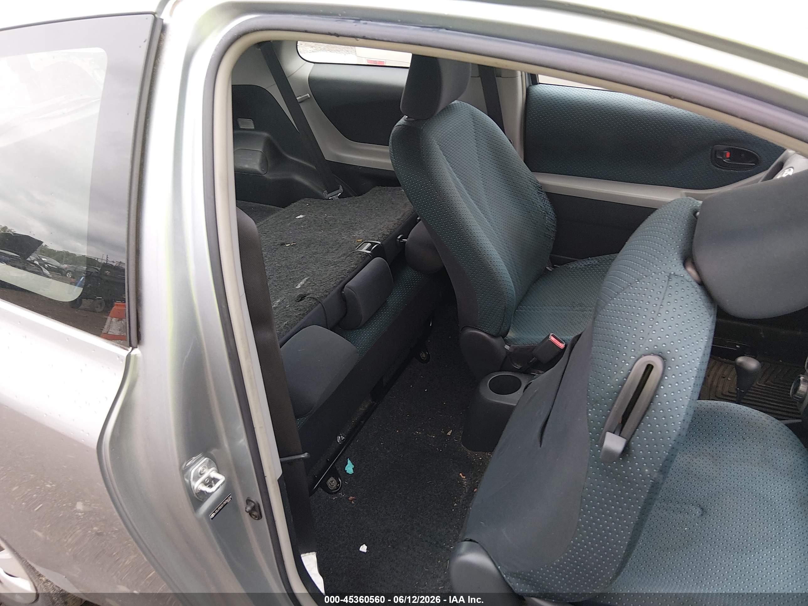 TOYOTA YARIS image 8