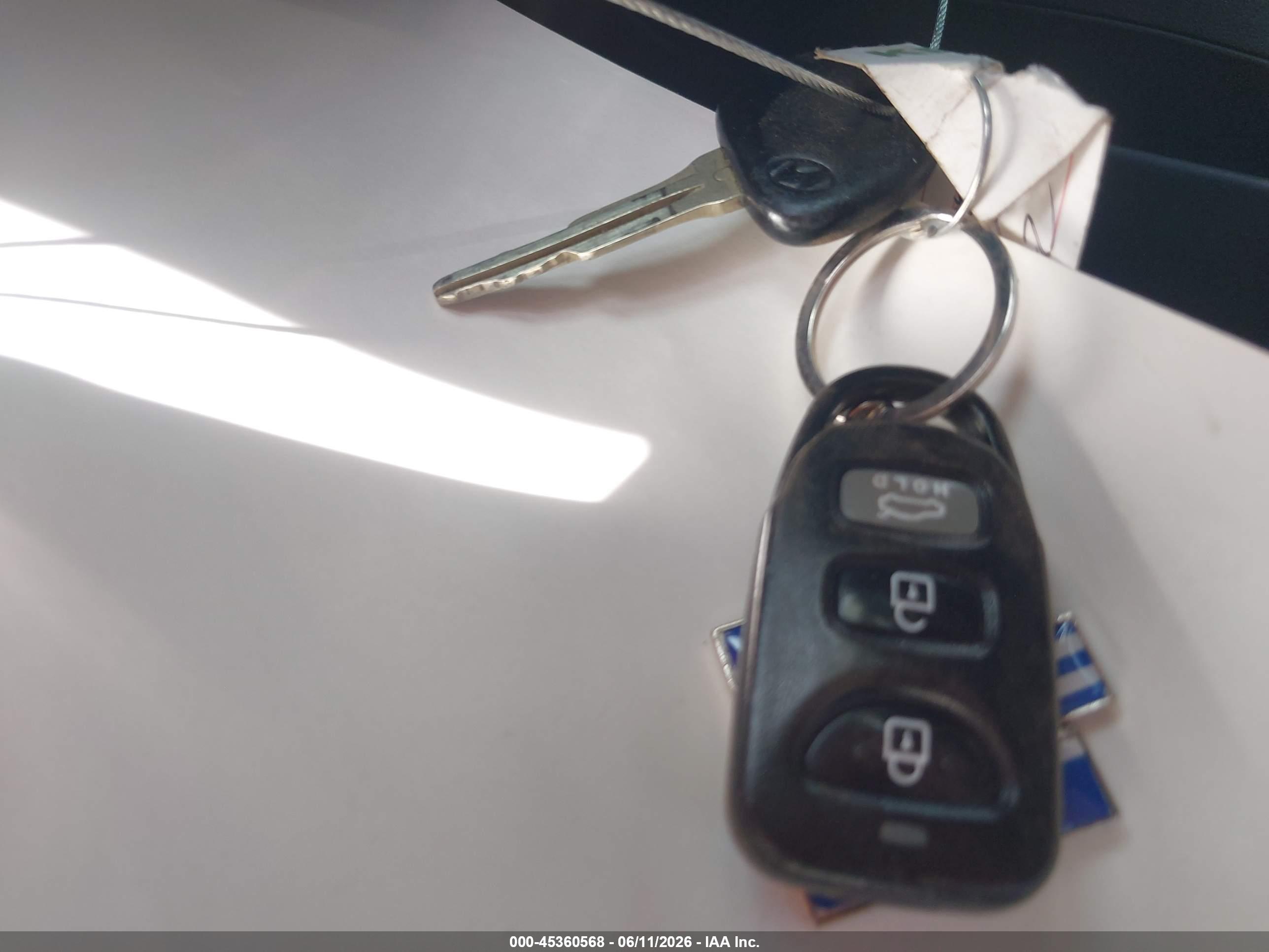 HYUNDAI ELANTRA image 11