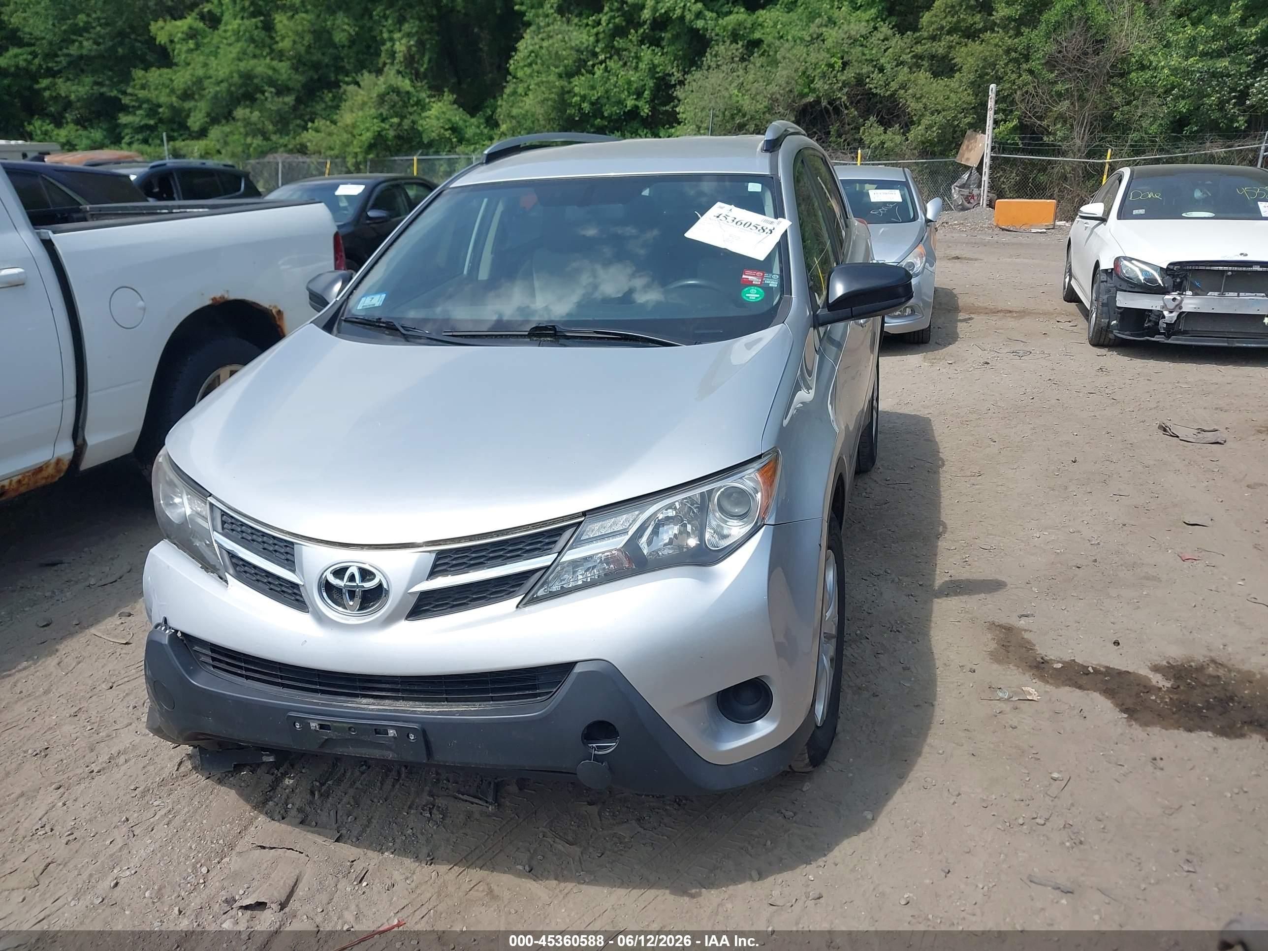 TOYOTA RAV4 image 2