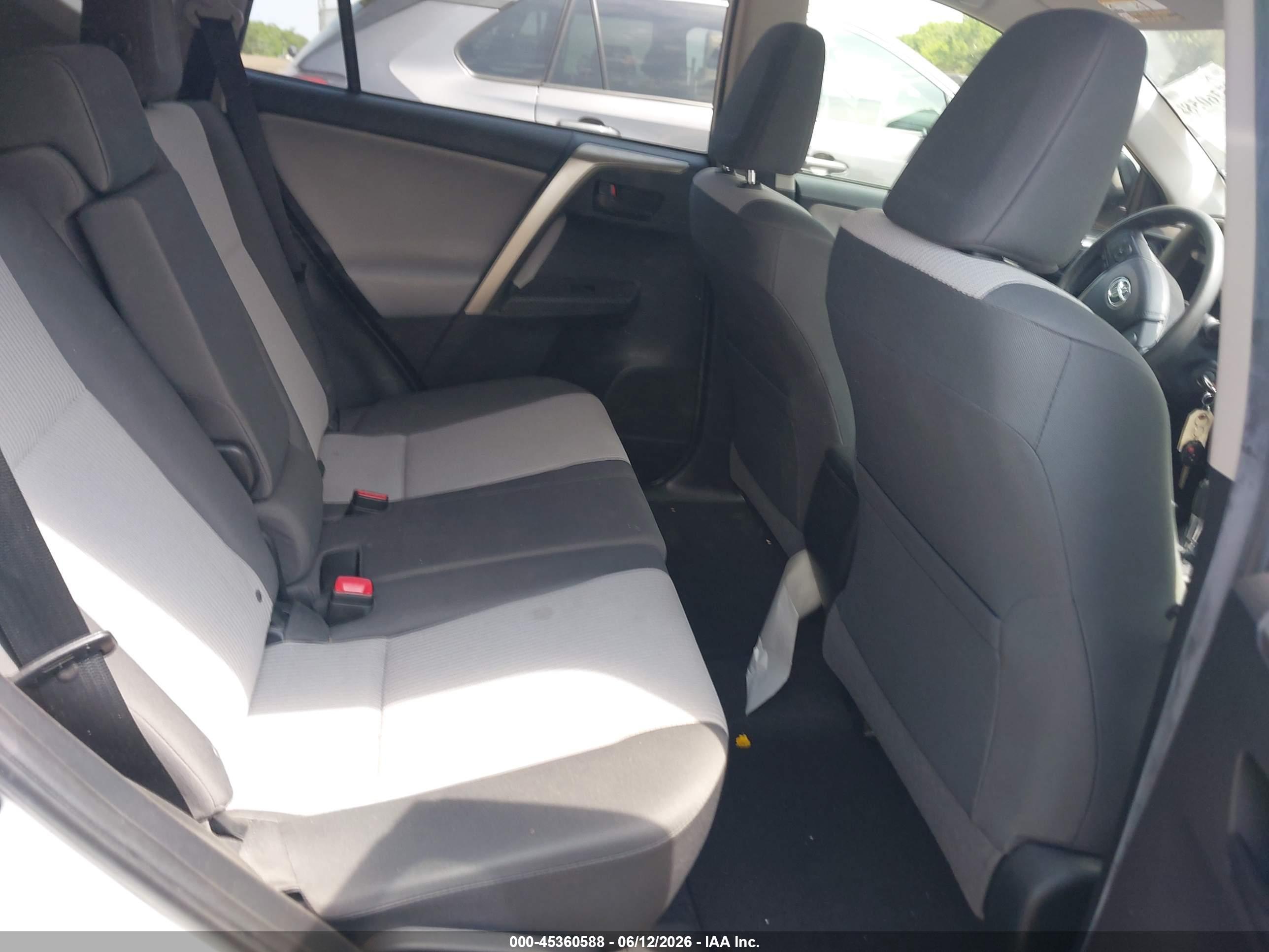 TOYOTA RAV4 image 8