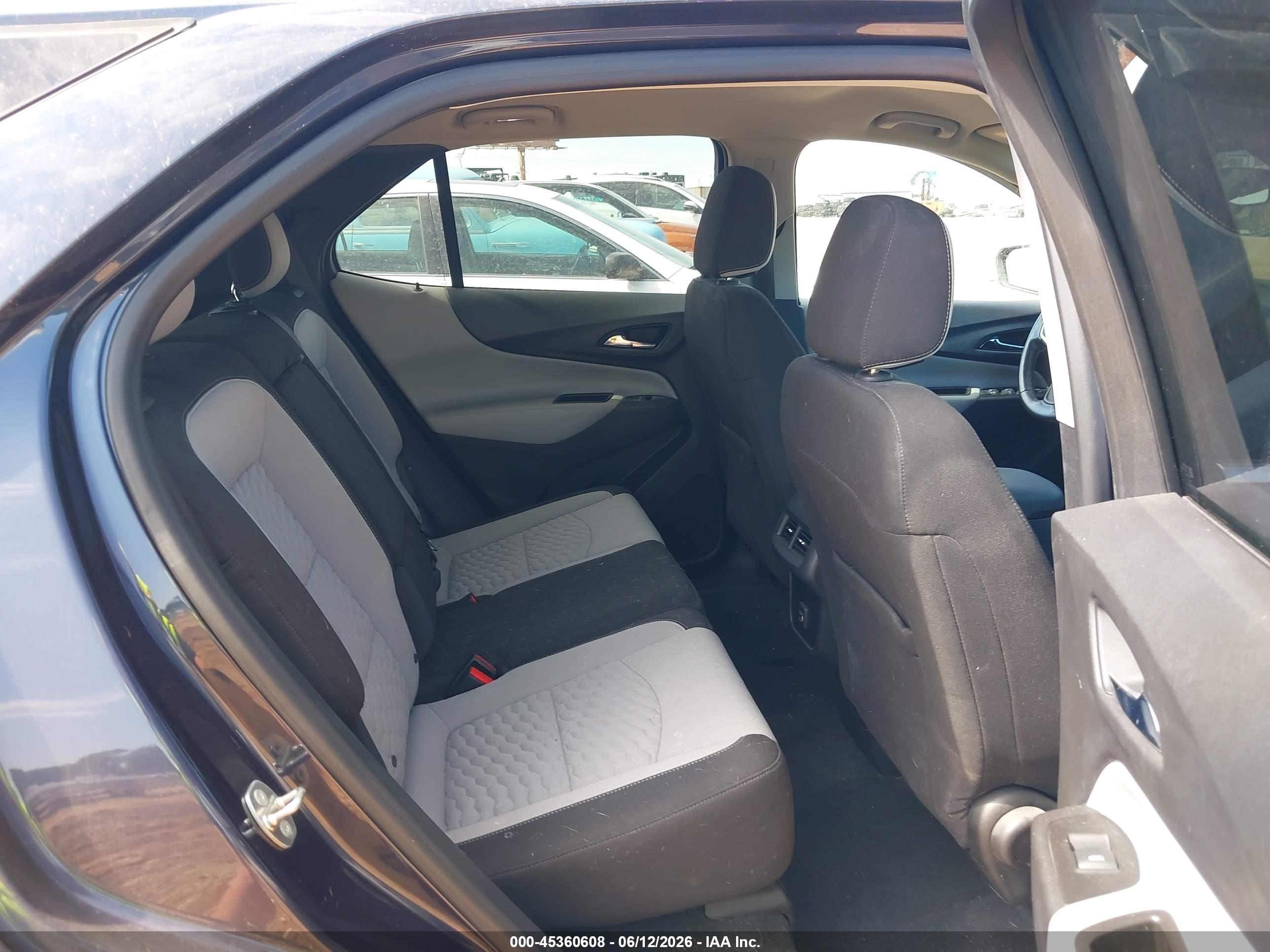 CHEVROLET EQUINOX image 8