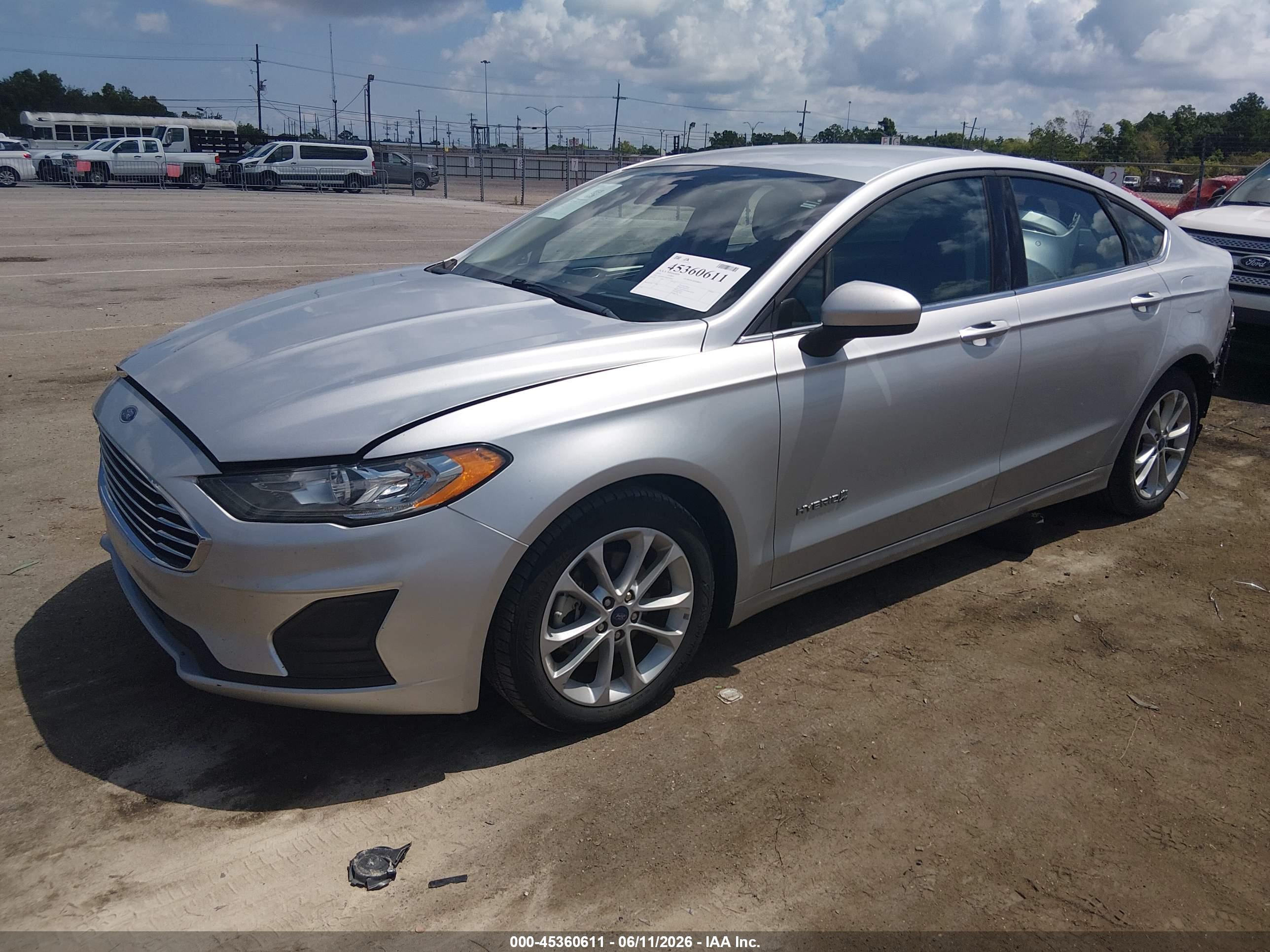 FORD FUSION image 2