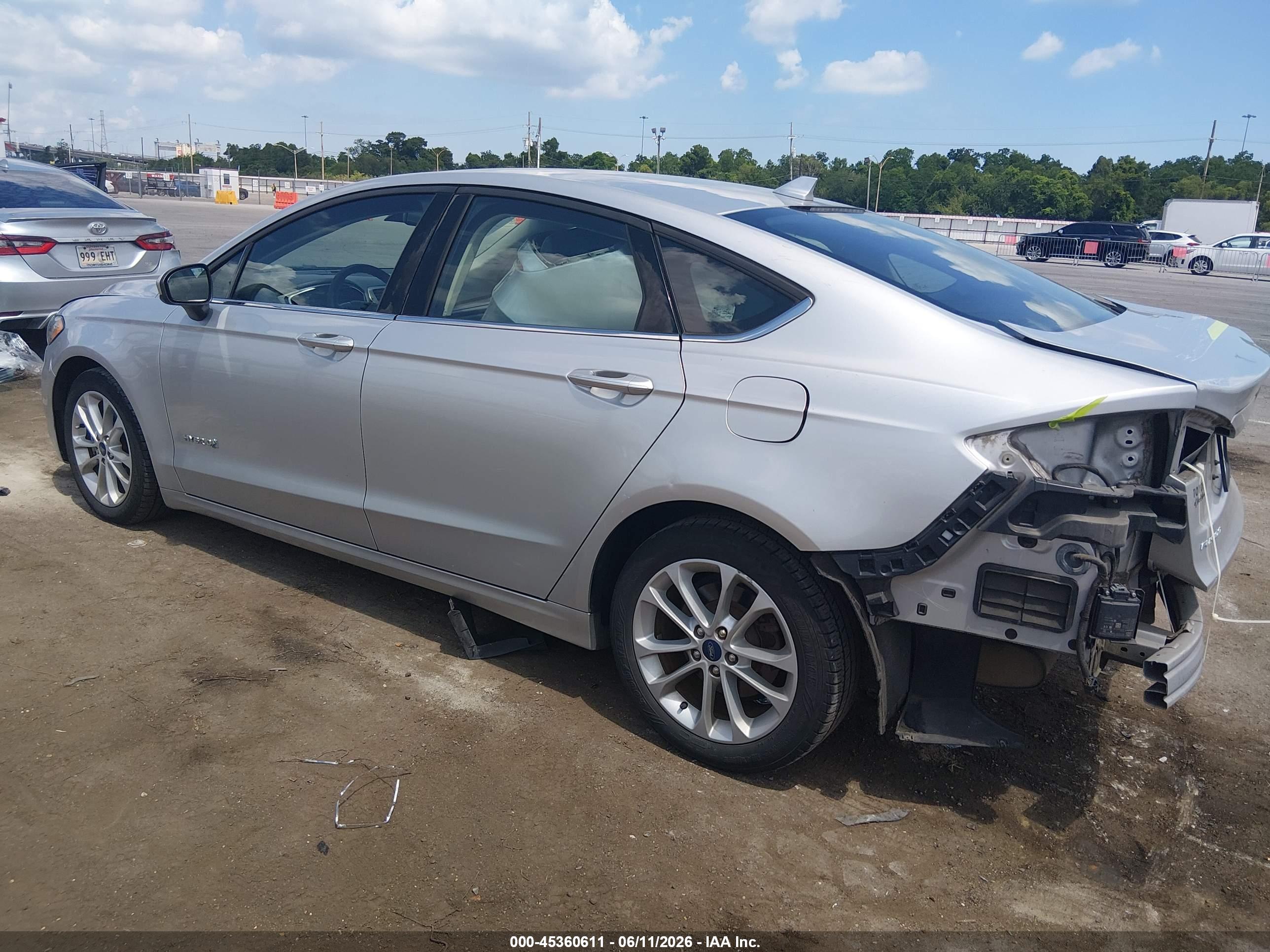 FORD FUSION image 3