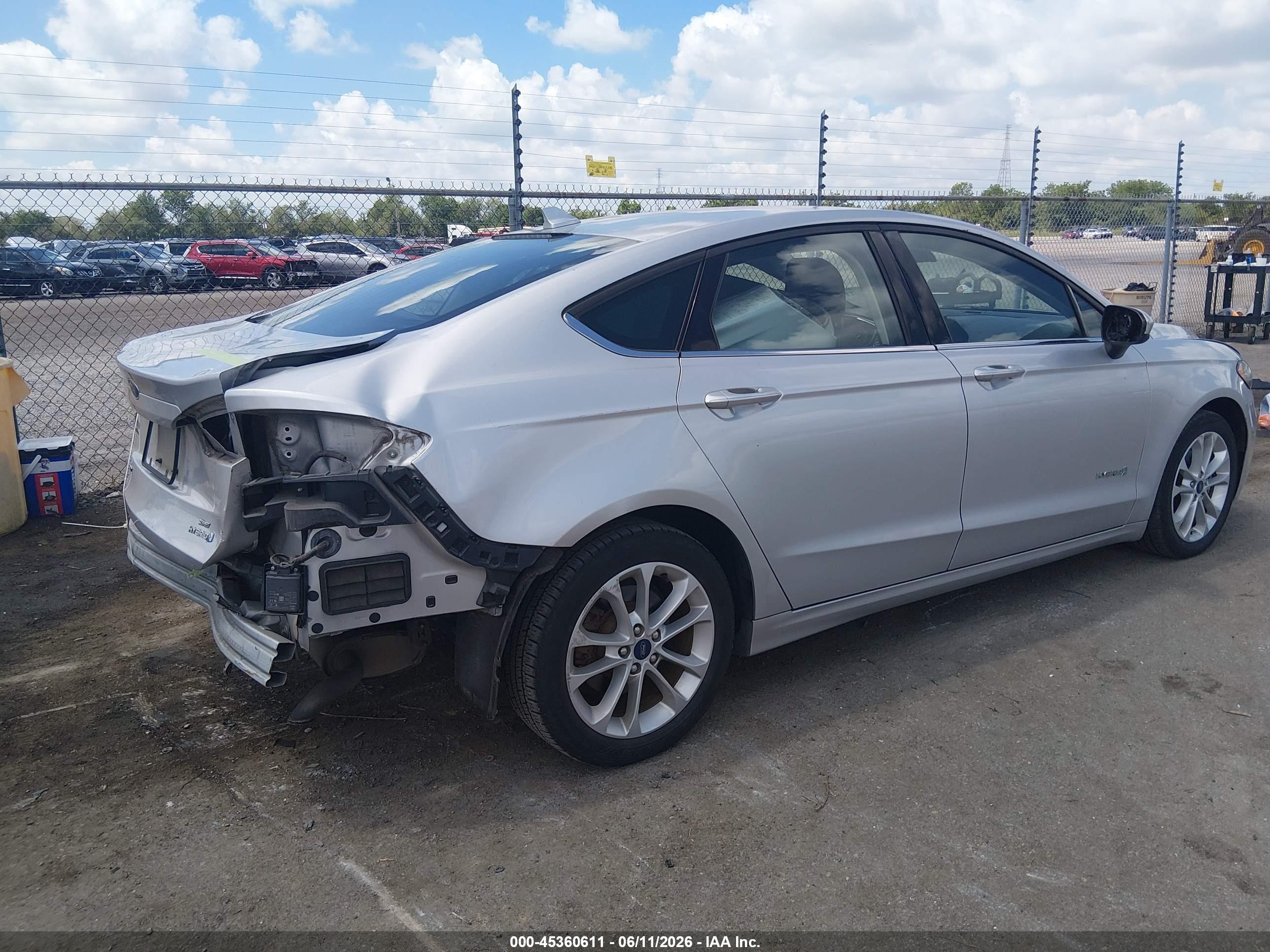 FORD FUSION image 4