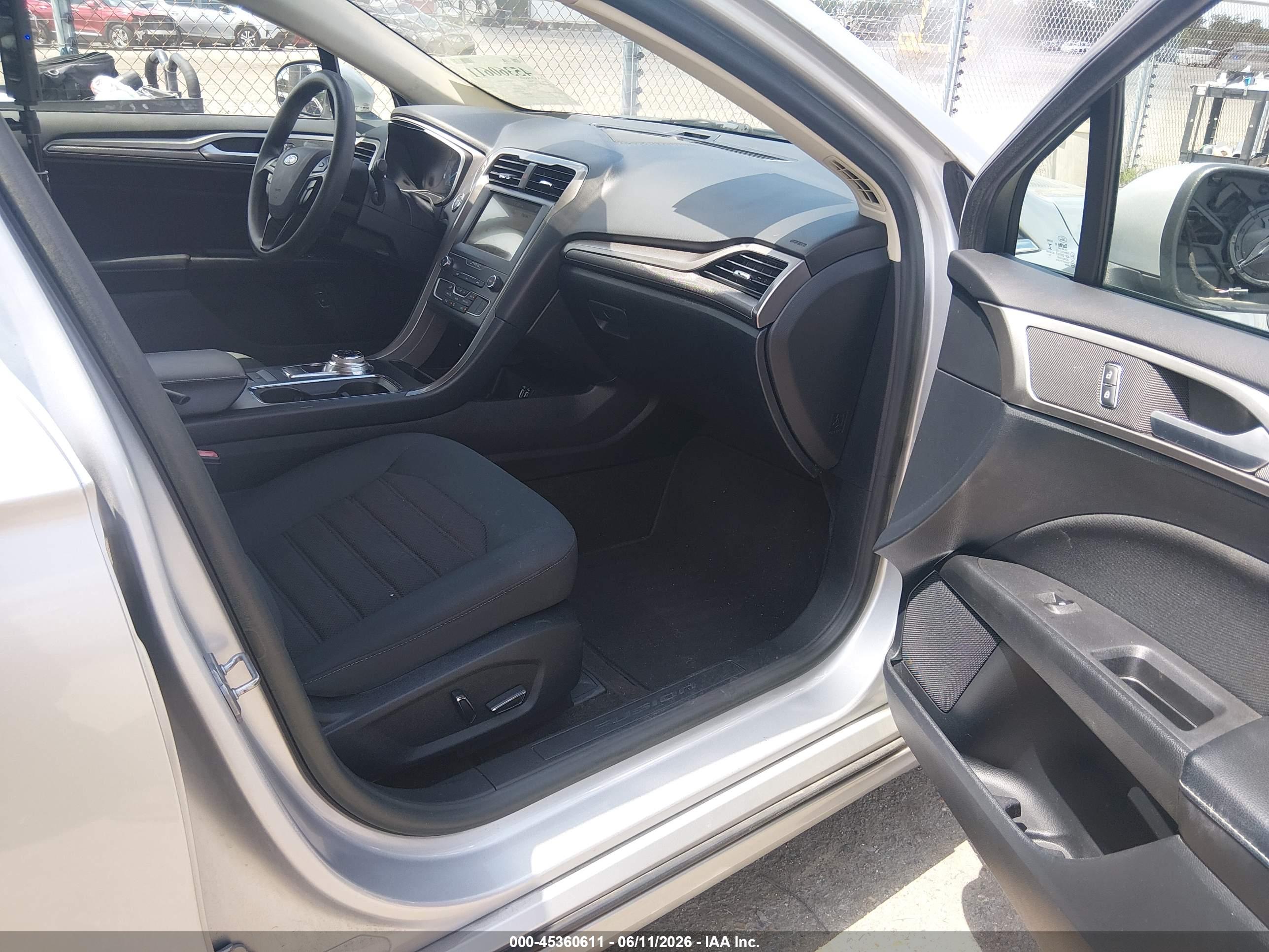 FORD FUSION image 5