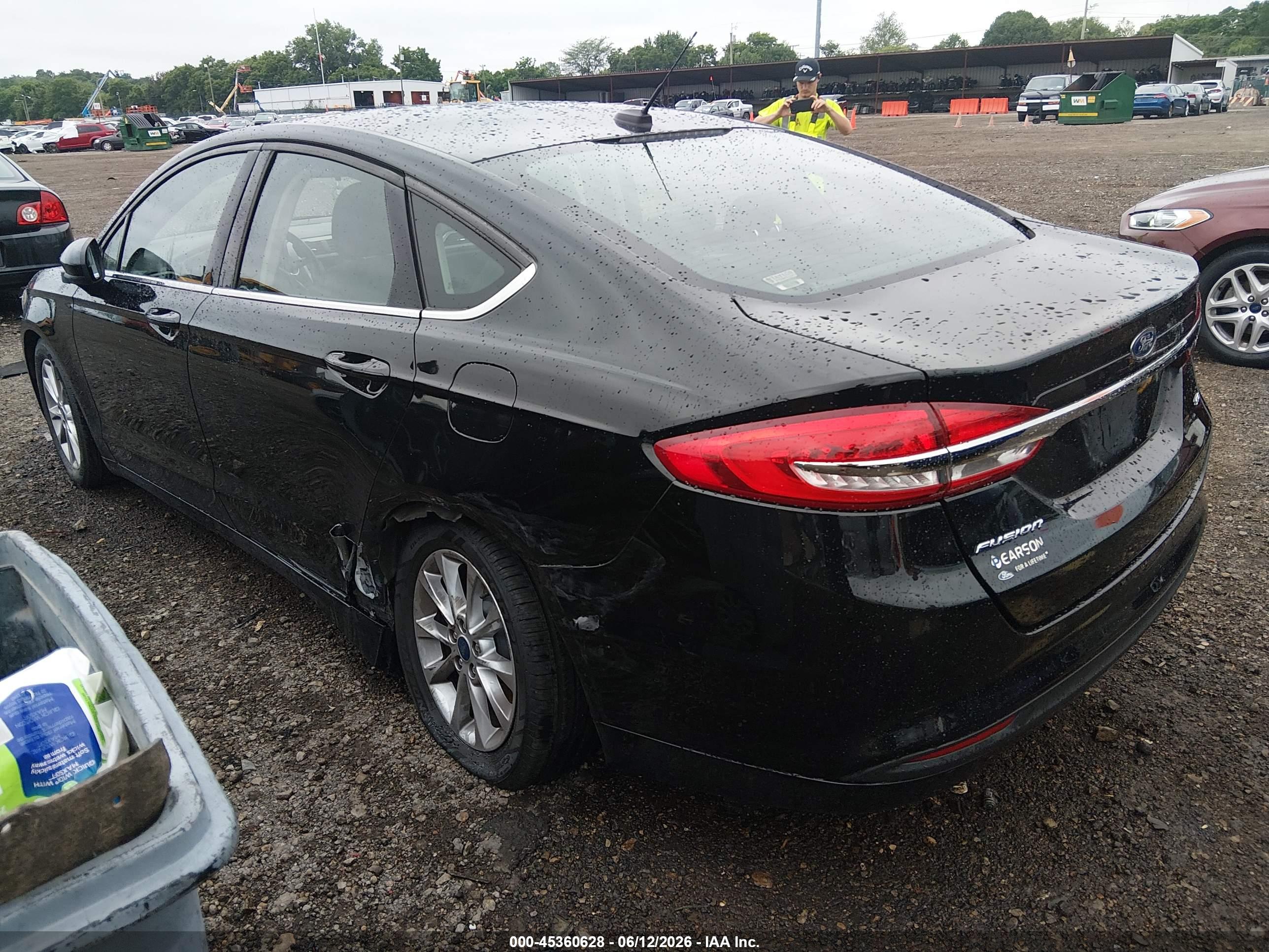 FORD FUSION image 3