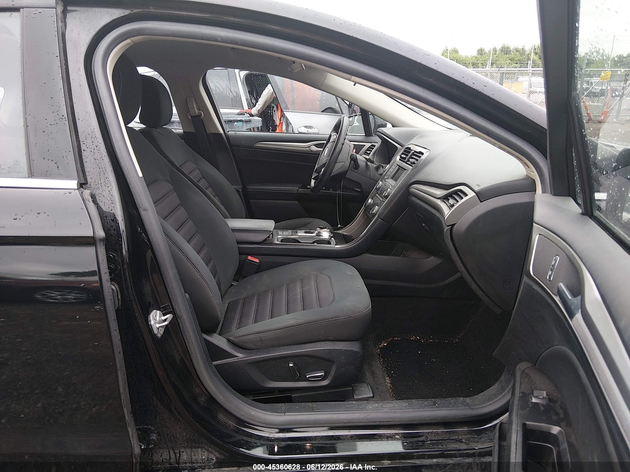 FORD FUSION image 5