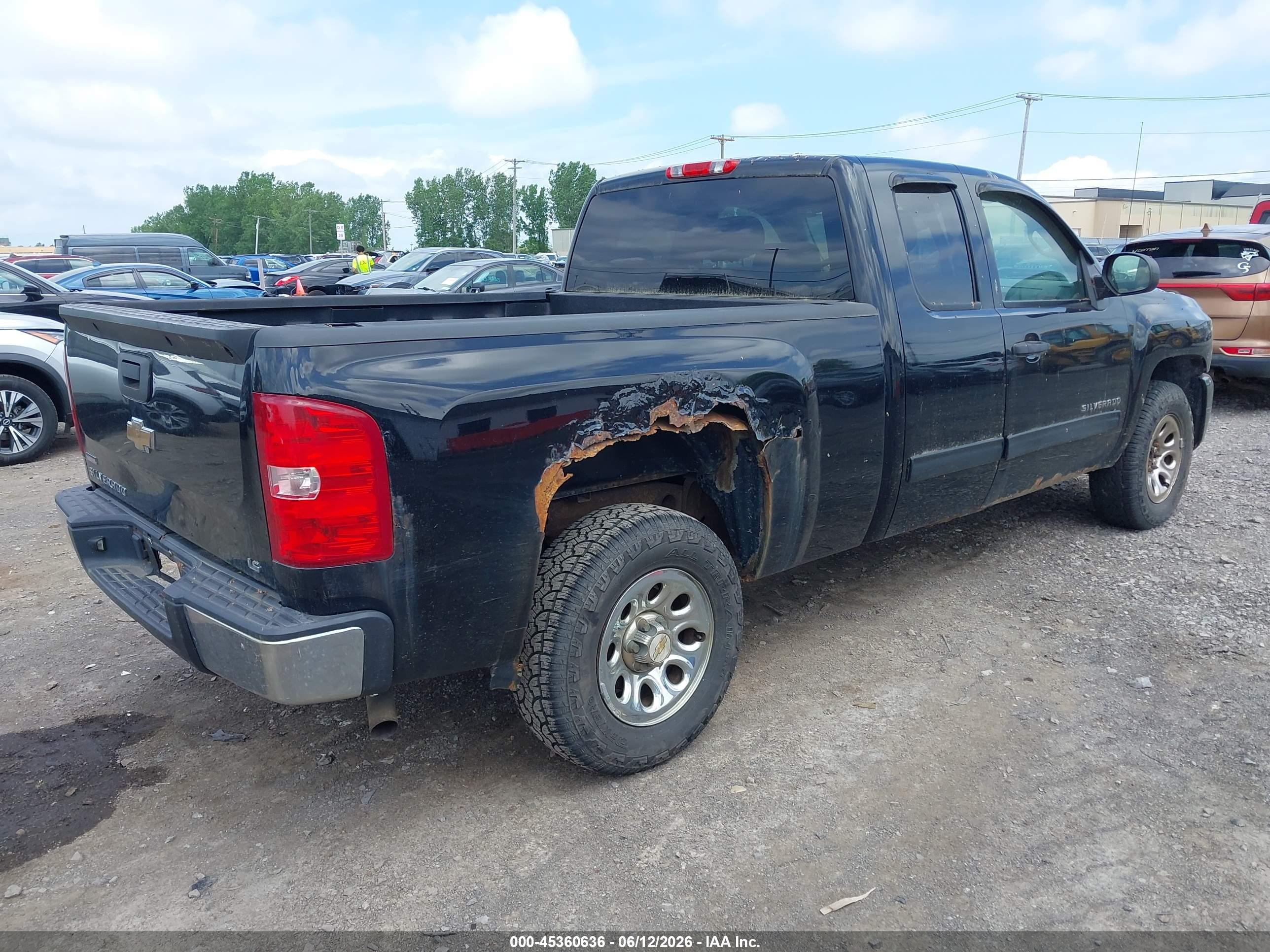 CHEVROLET SILVERADO image 4
