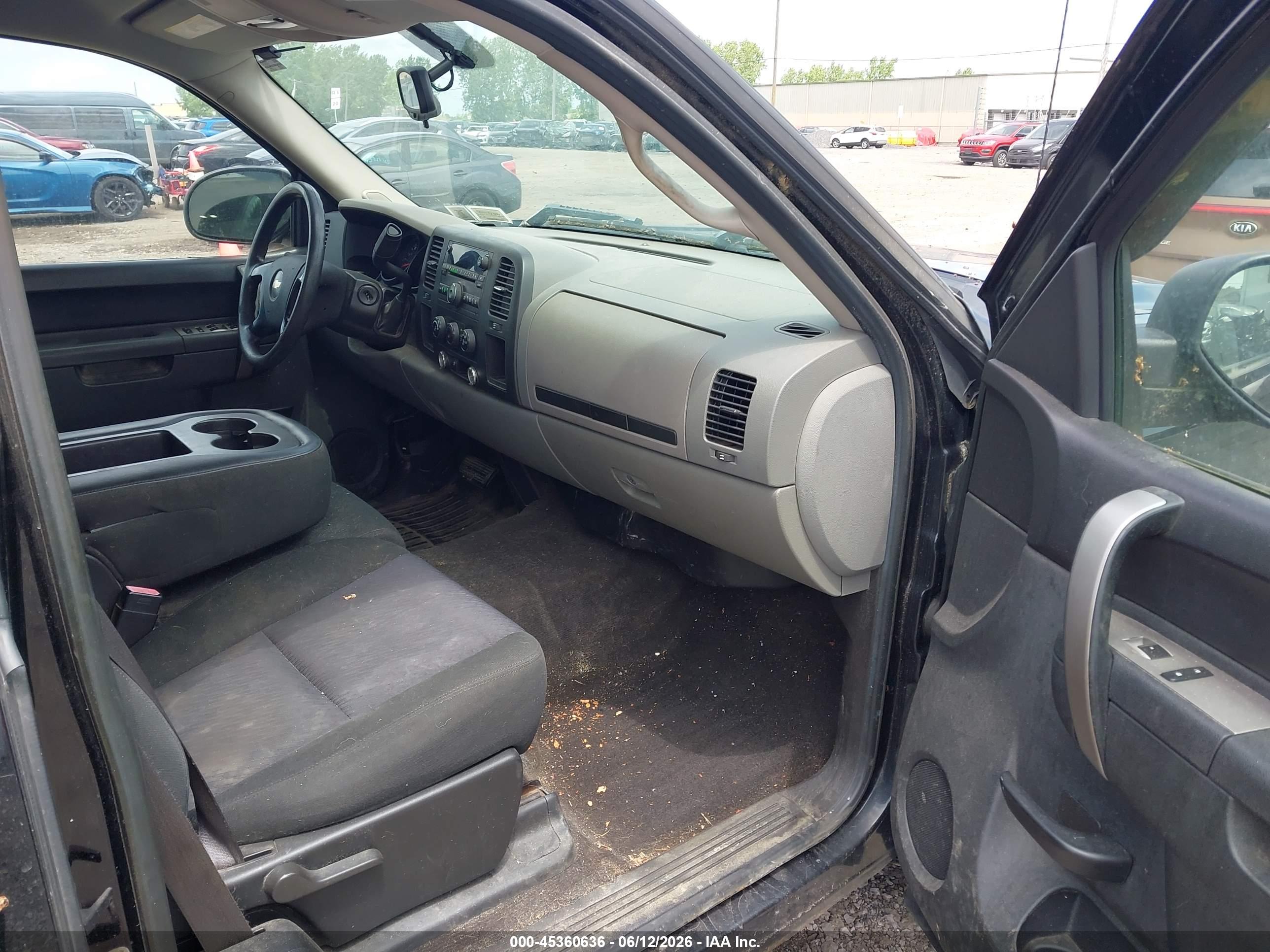 CHEVROLET SILVERADO image 5