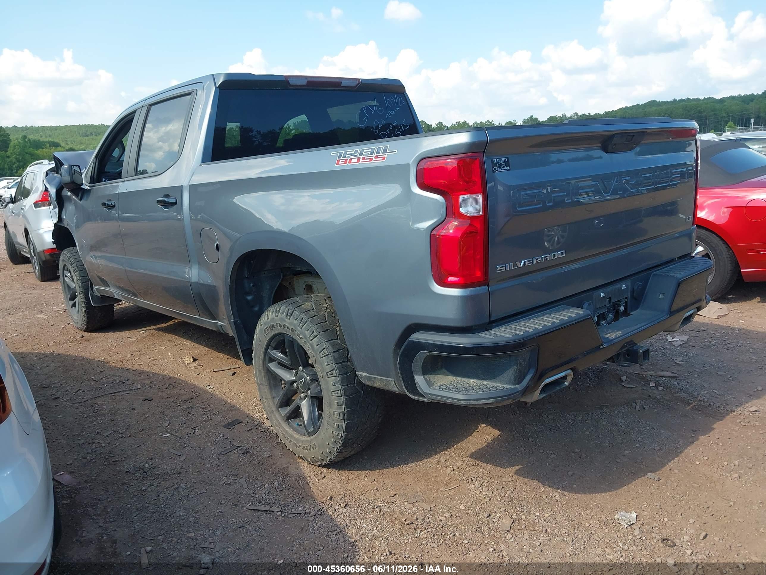 CHEVROLET SILVERADO image 3