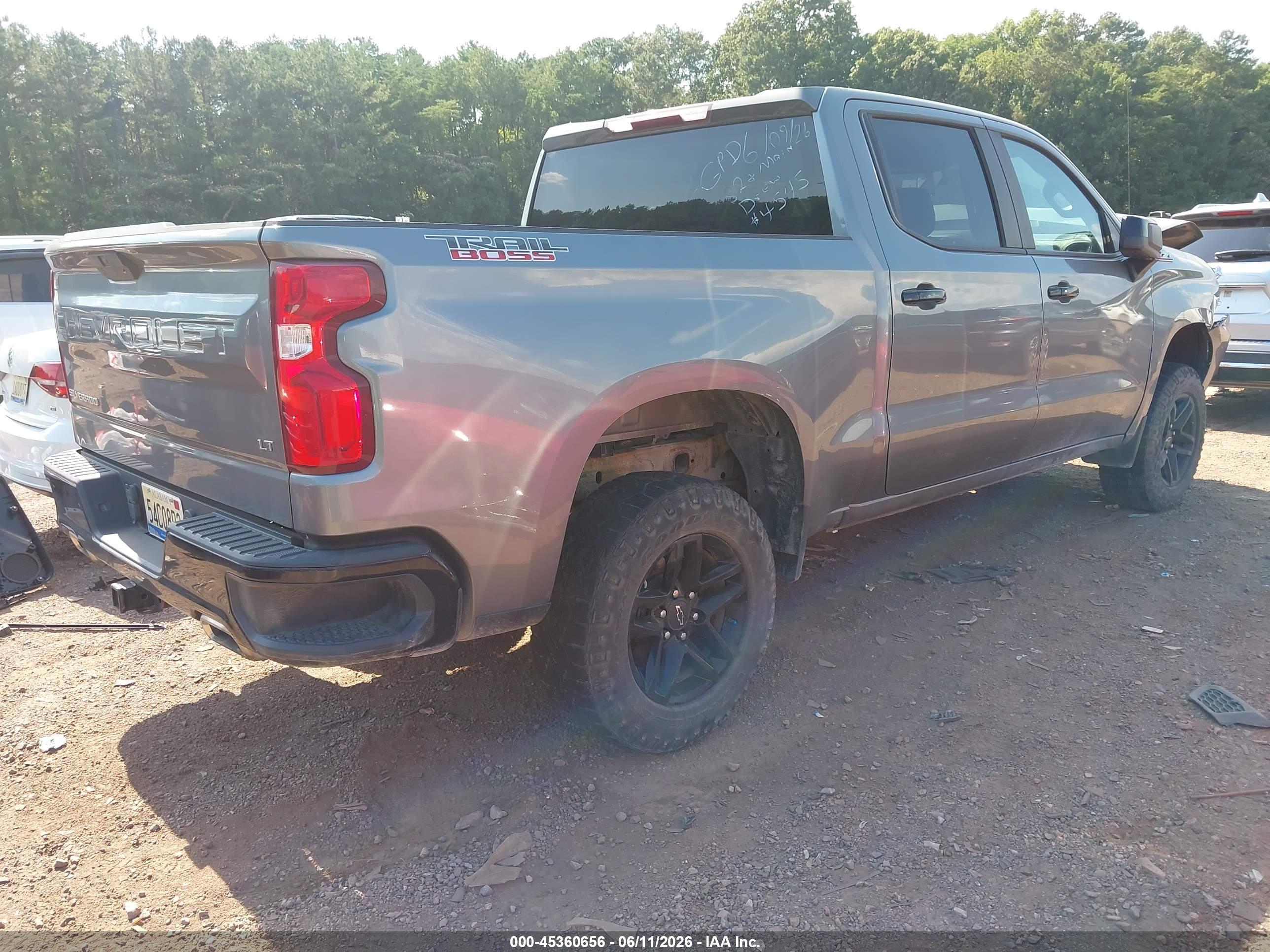 CHEVROLET SILVERADO image 4