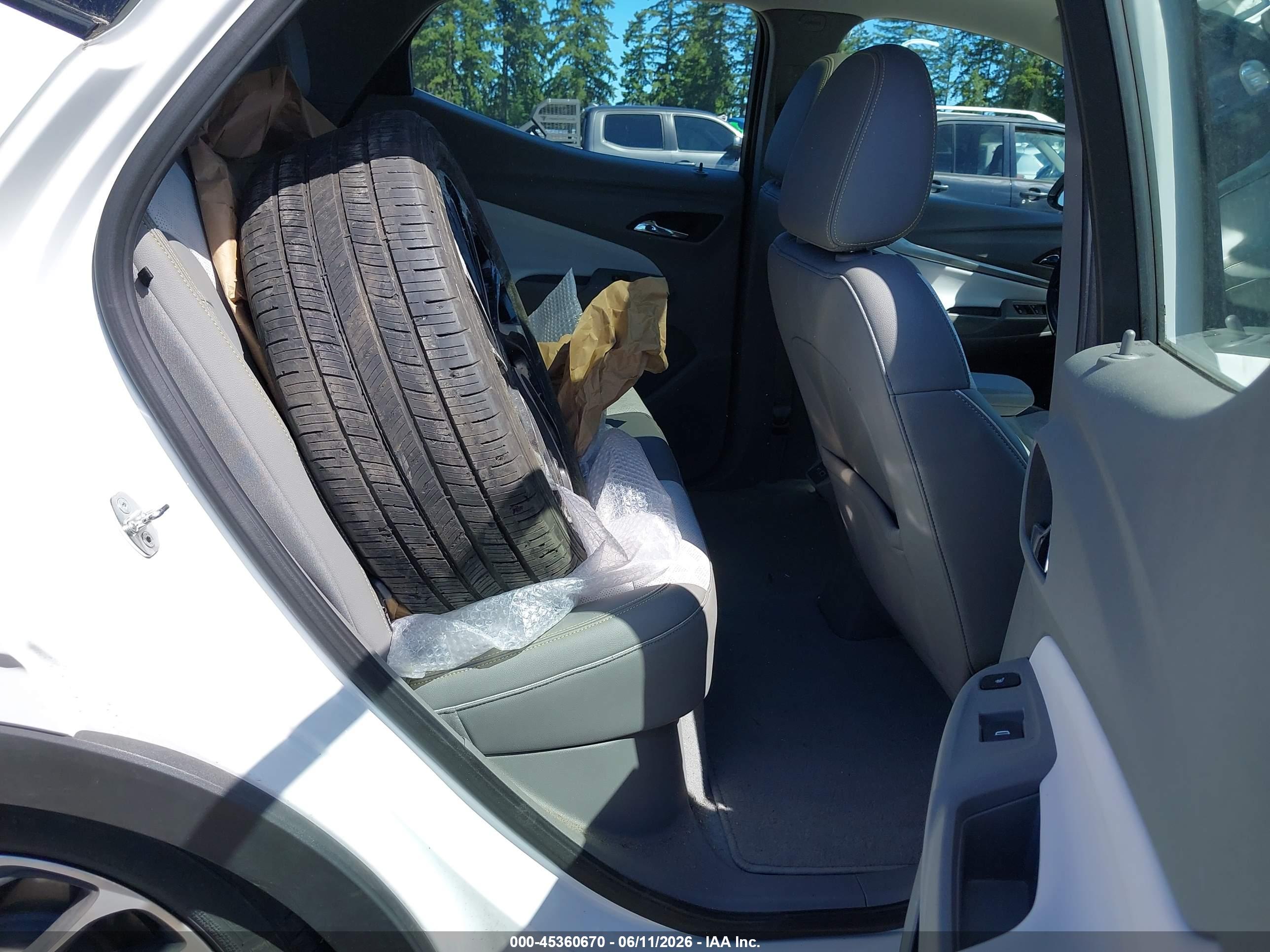 CHEVROLET BOLT image 8