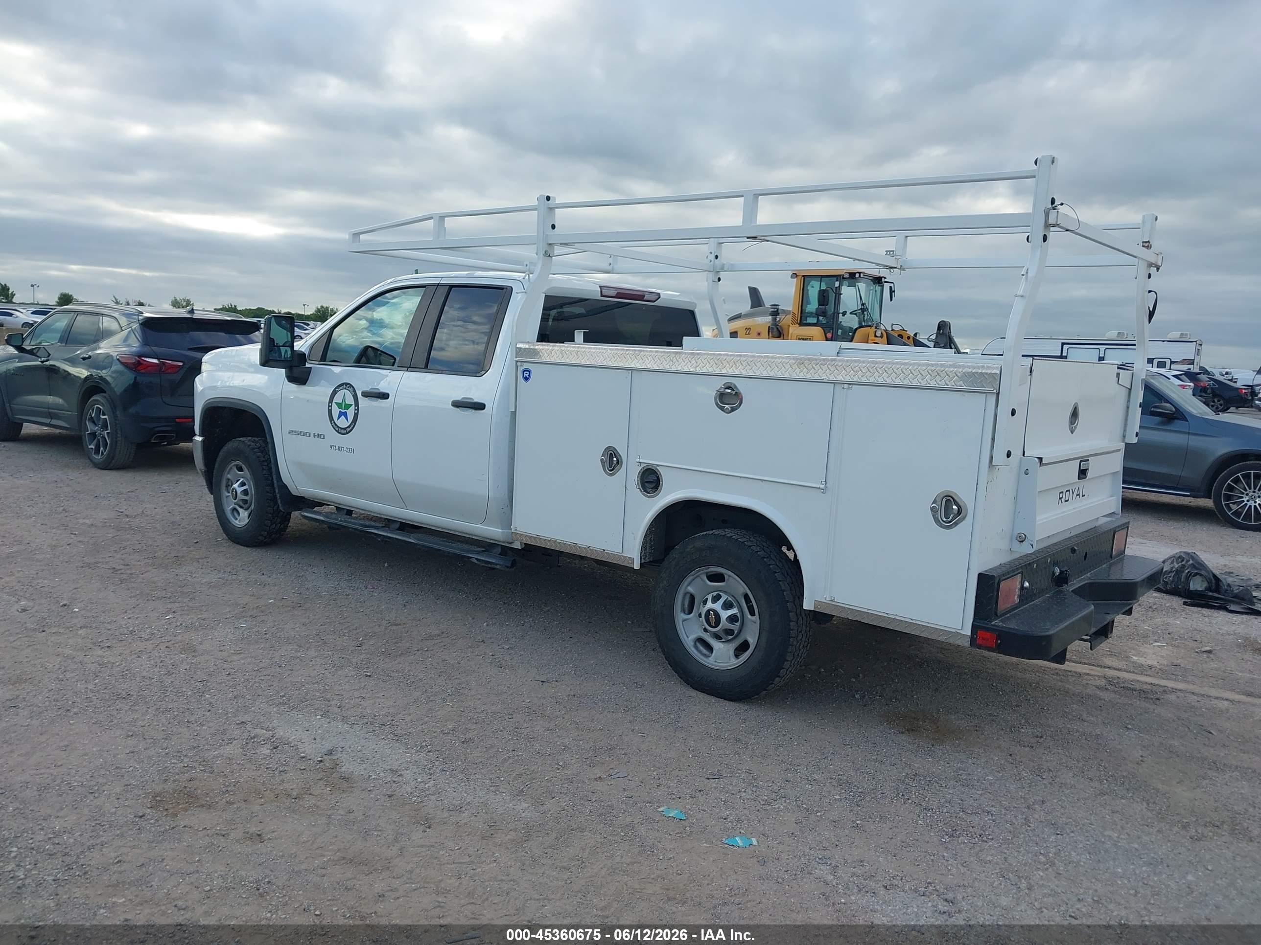 CHEVROLET SILVERADO image 3