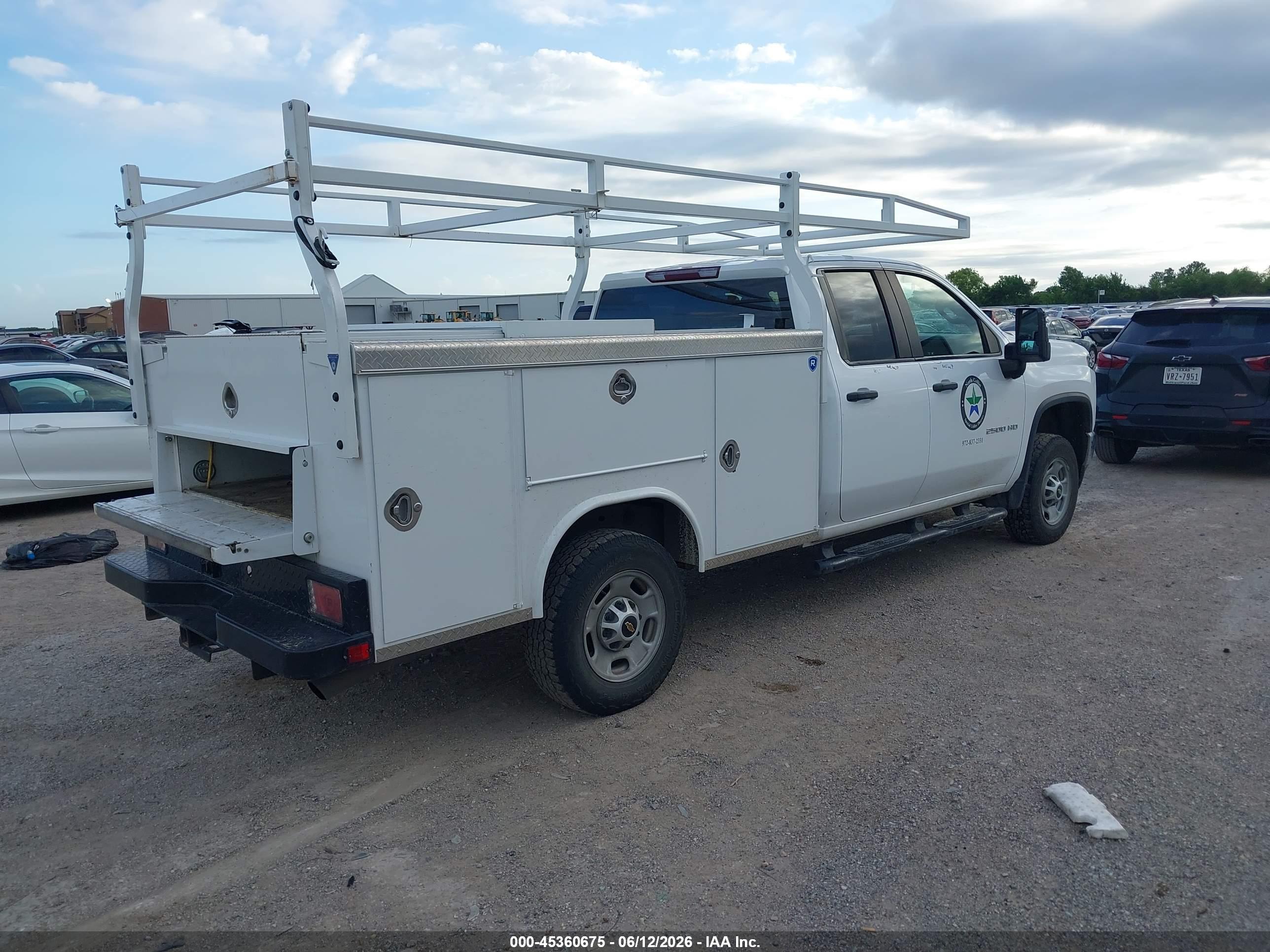 CHEVROLET SILVERADO image 4