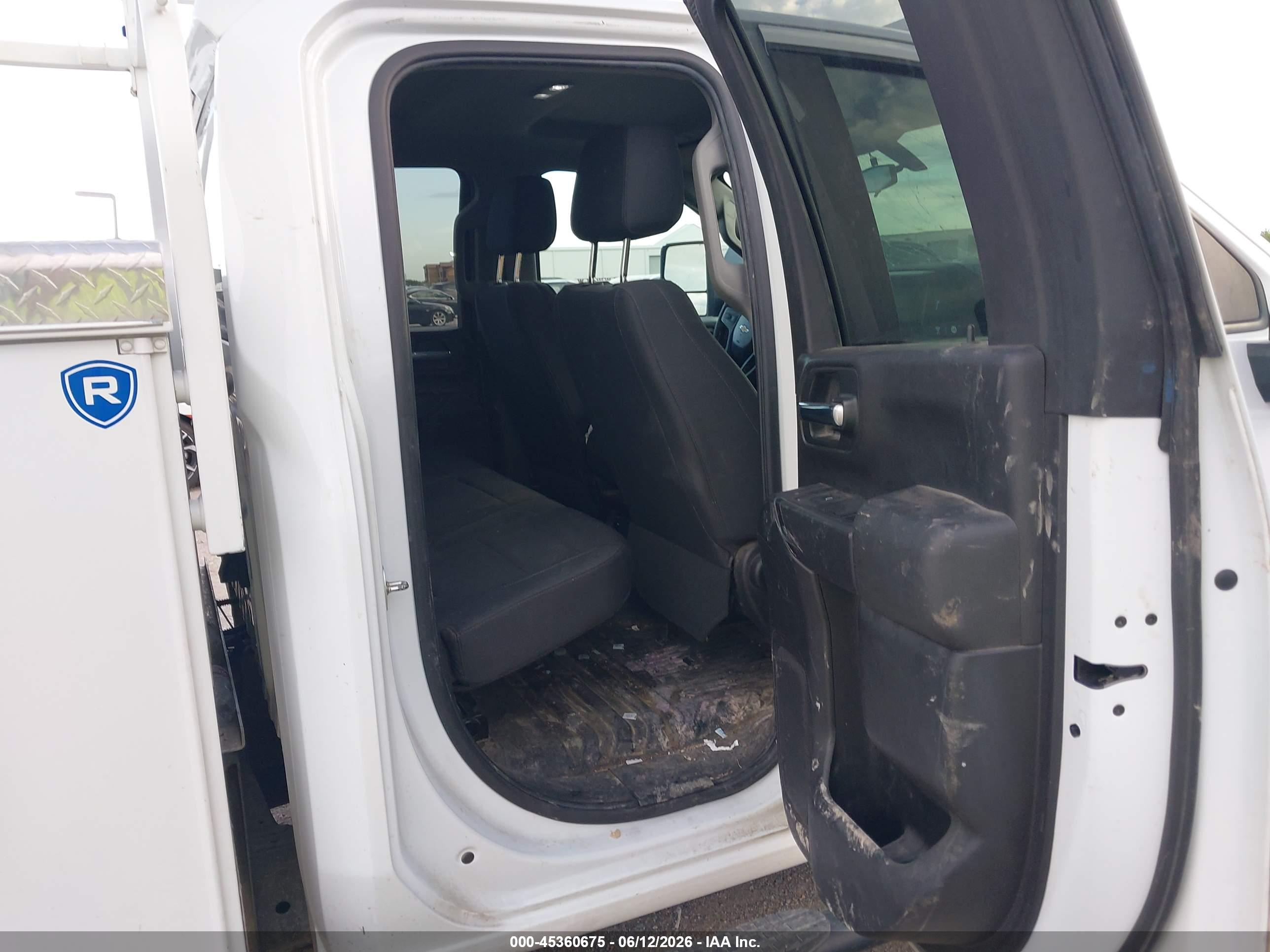 CHEVROLET SILVERADO image 8