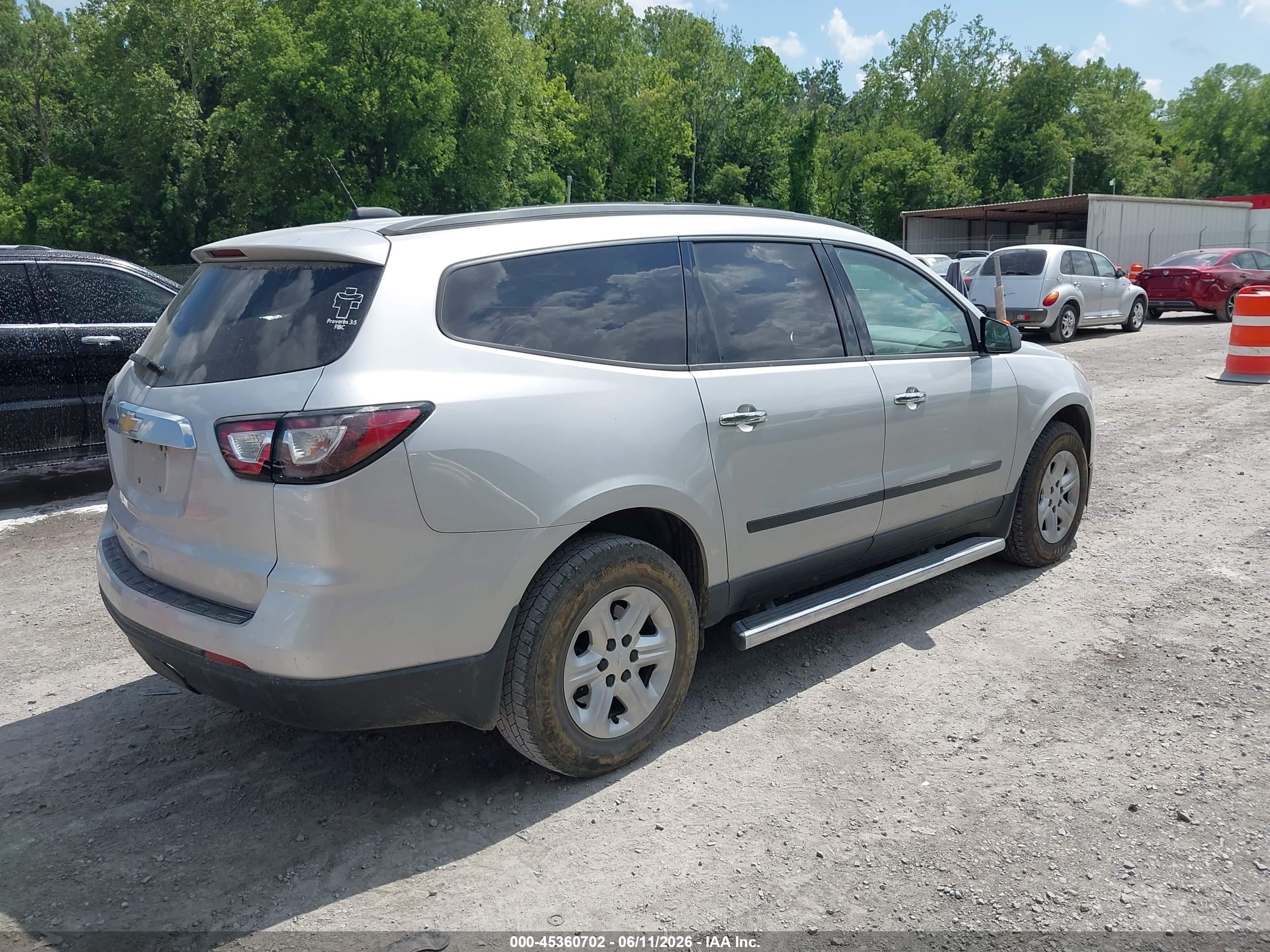 CHEVROLET TRAVERSE image 4